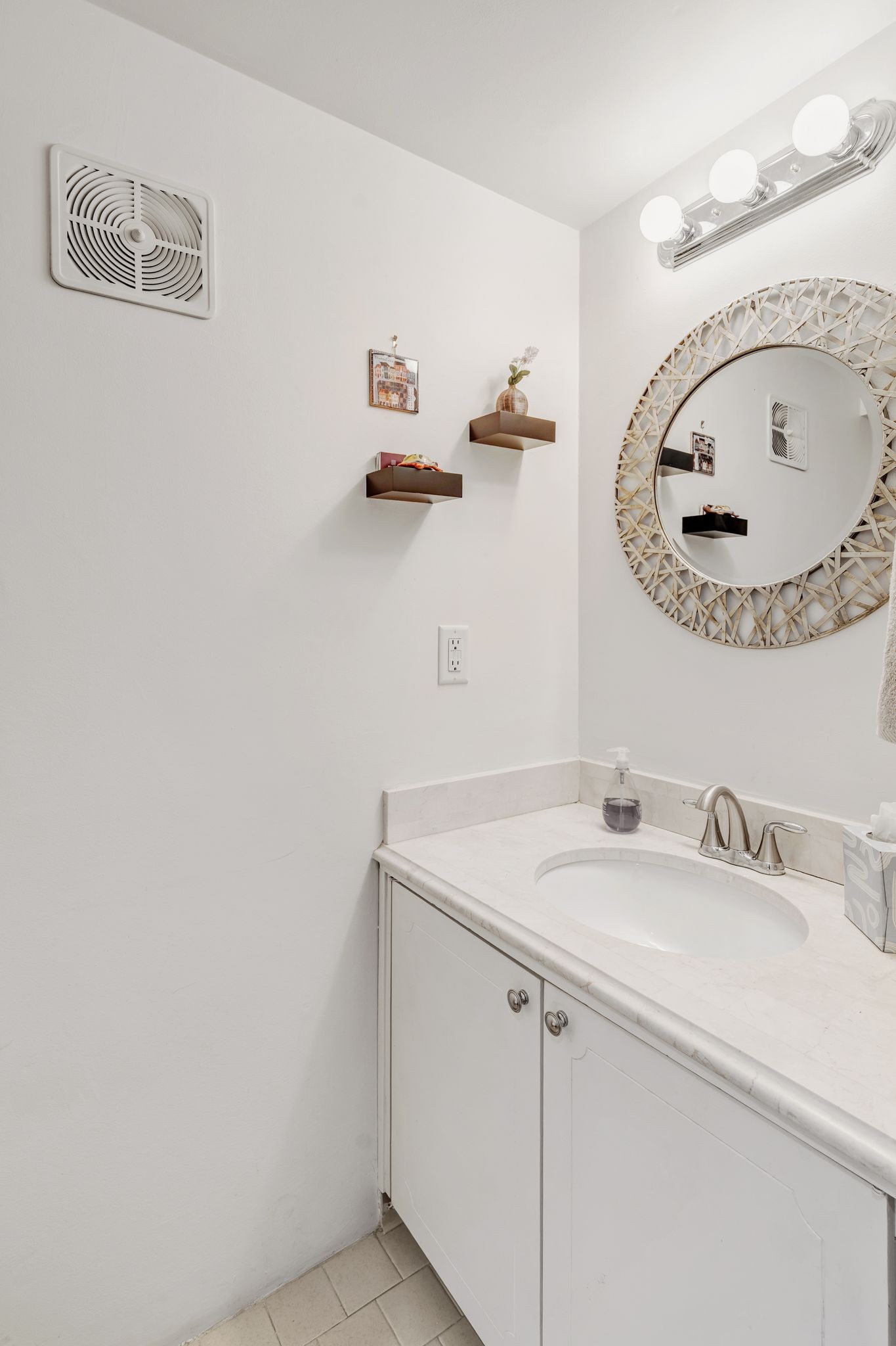 1900 Richard Jones Rd Unit: Z4