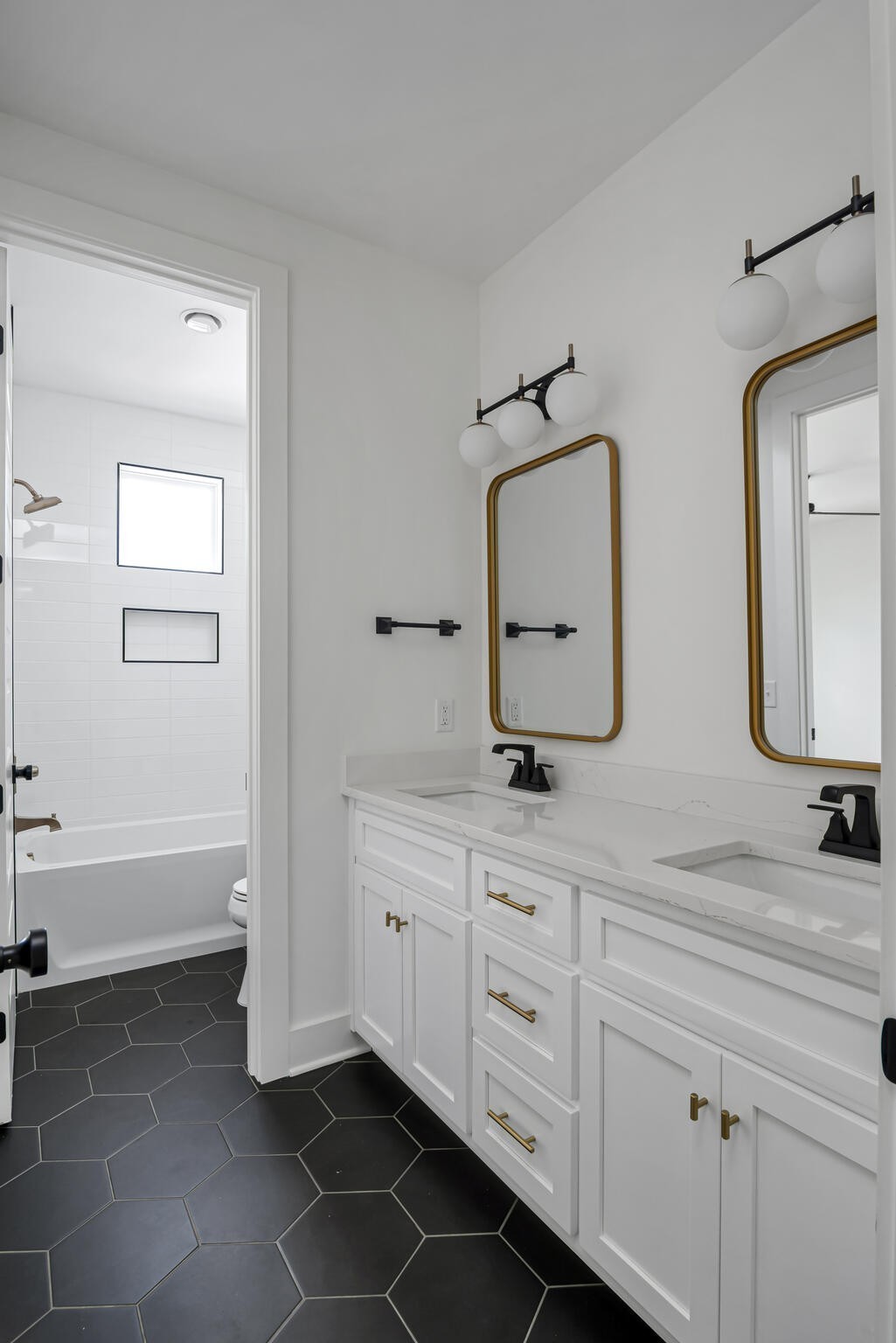 212A Jennings Ave Unit: A