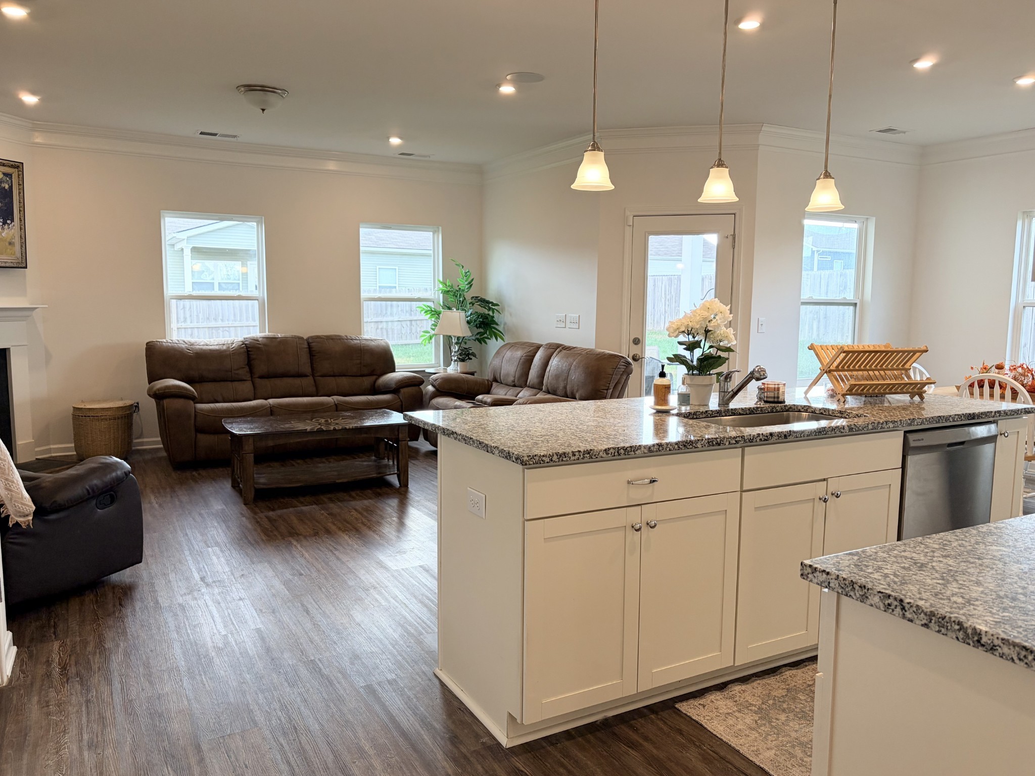 2208 Zeva Cir