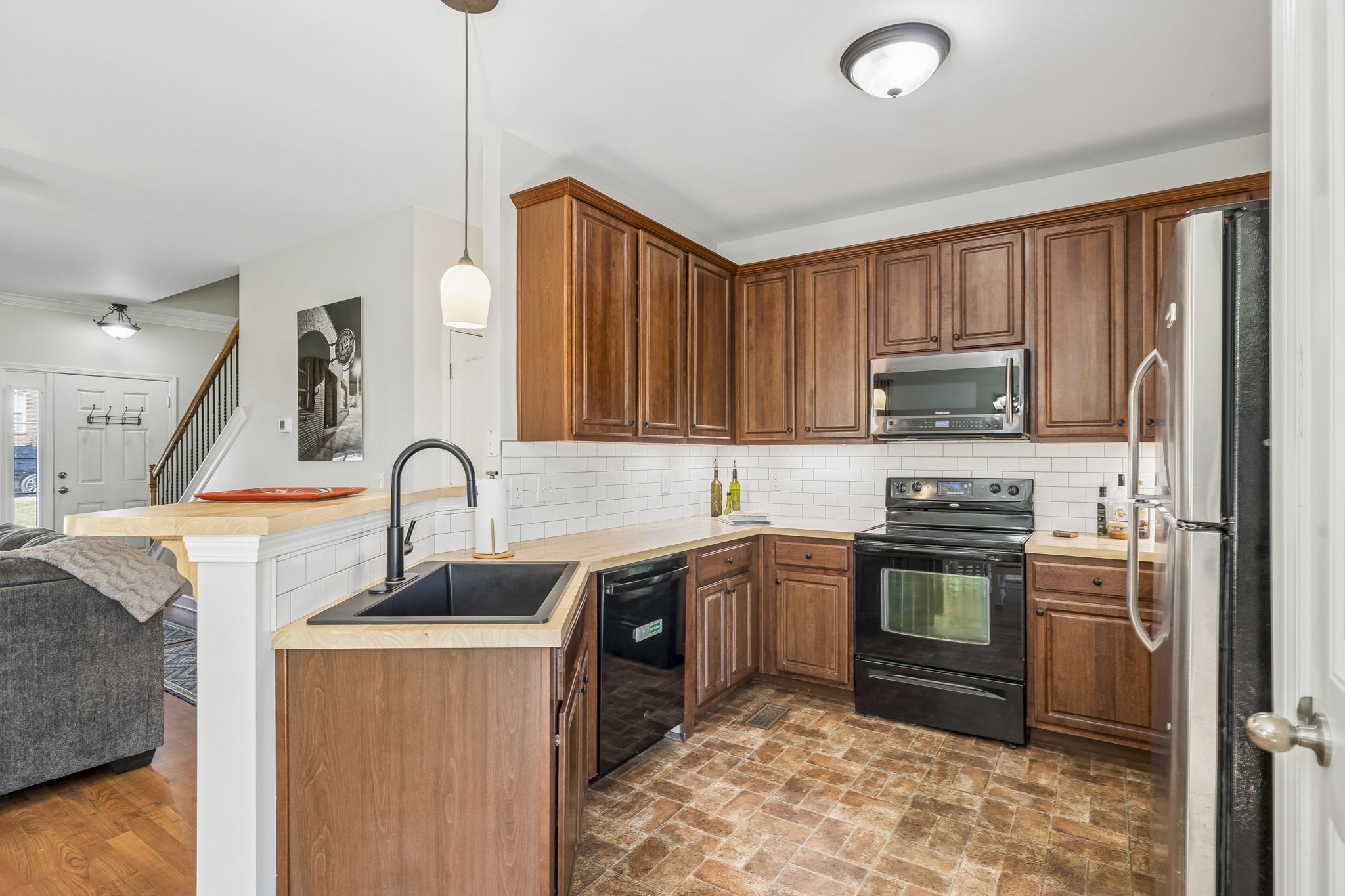 813 Royal Oaks Dr
