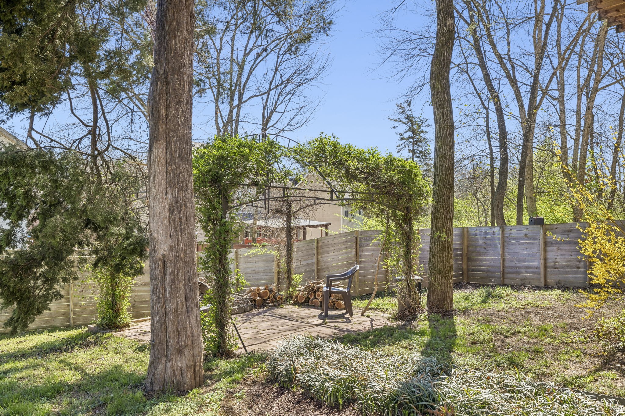 813 Royal Oaks Dr