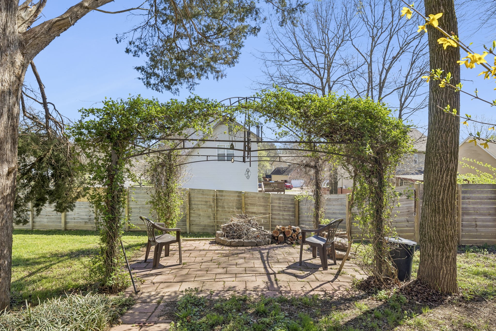 813 Royal Oaks Dr
