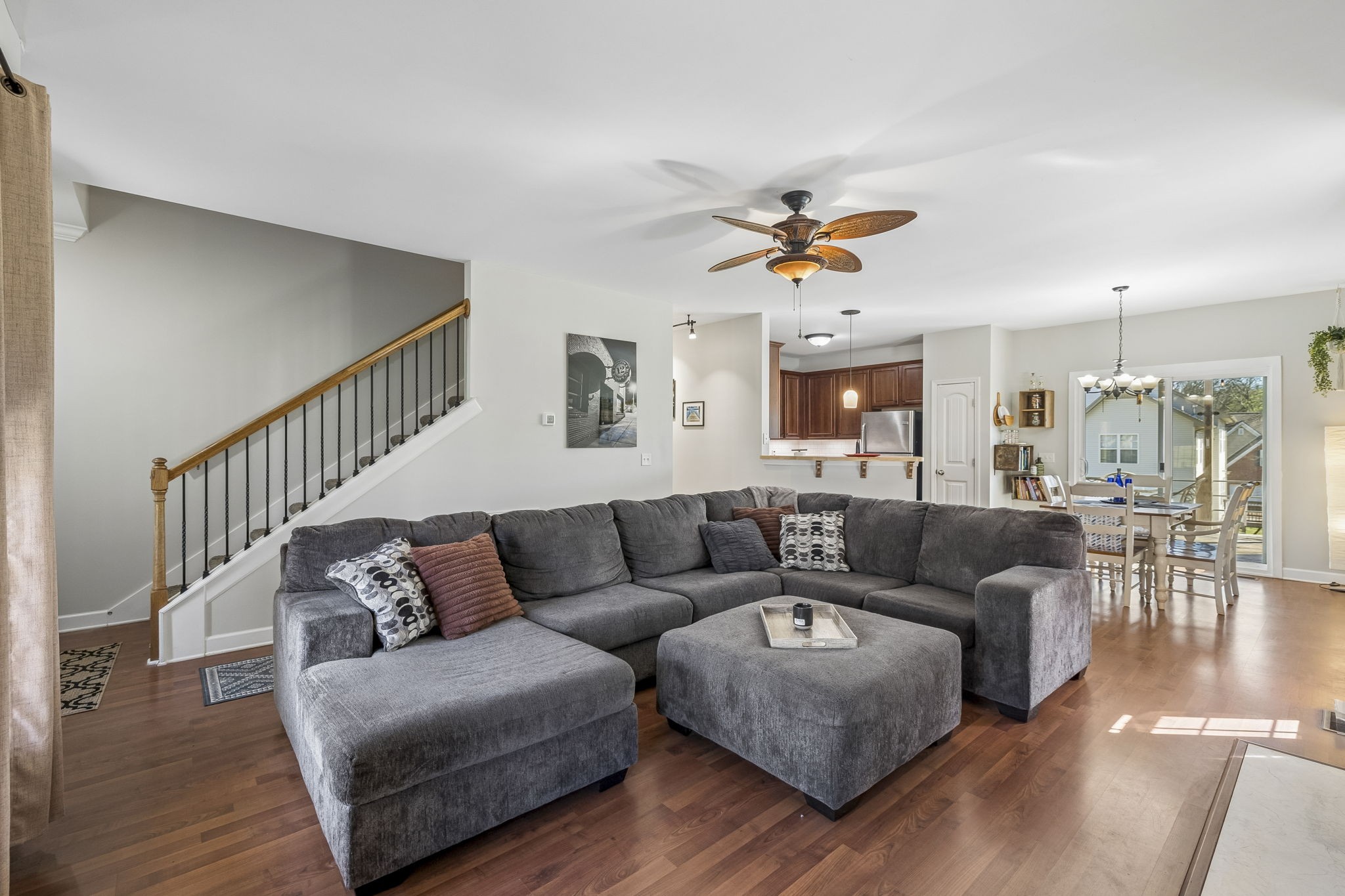813 Royal Oaks Dr