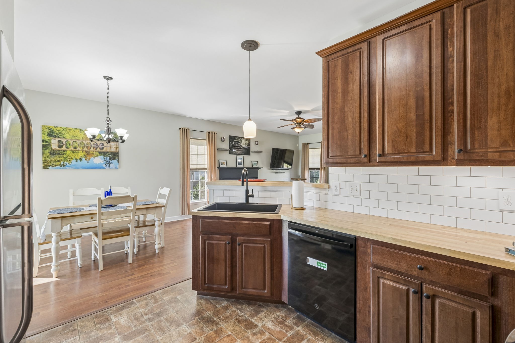 813 Royal Oaks Dr