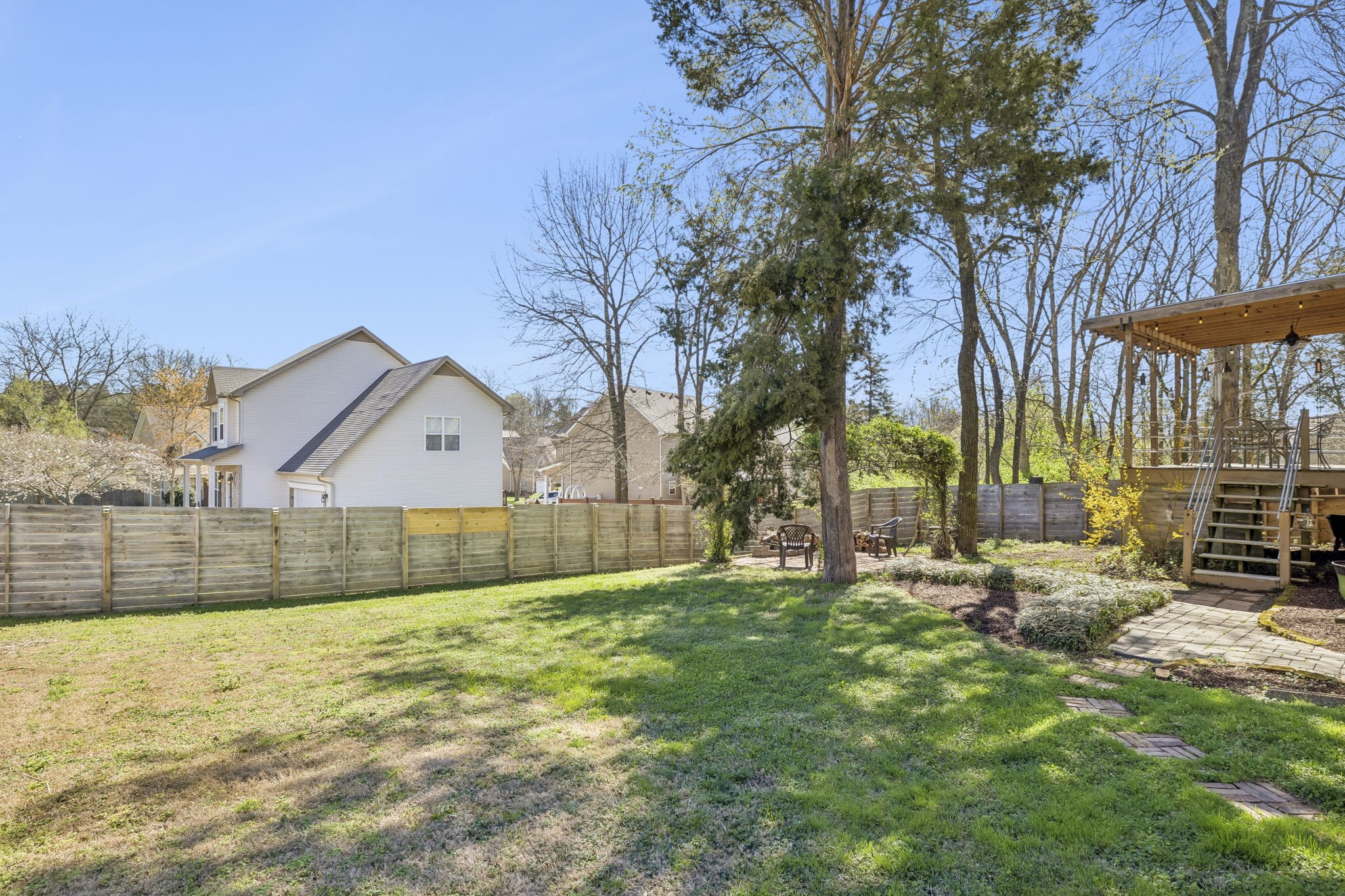 813 Royal Oaks Dr