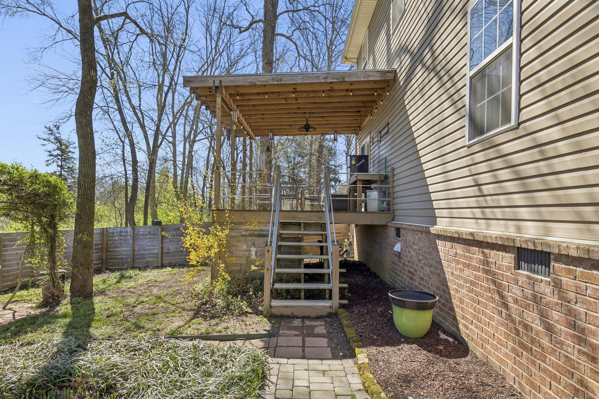 813 Royal Oaks Dr