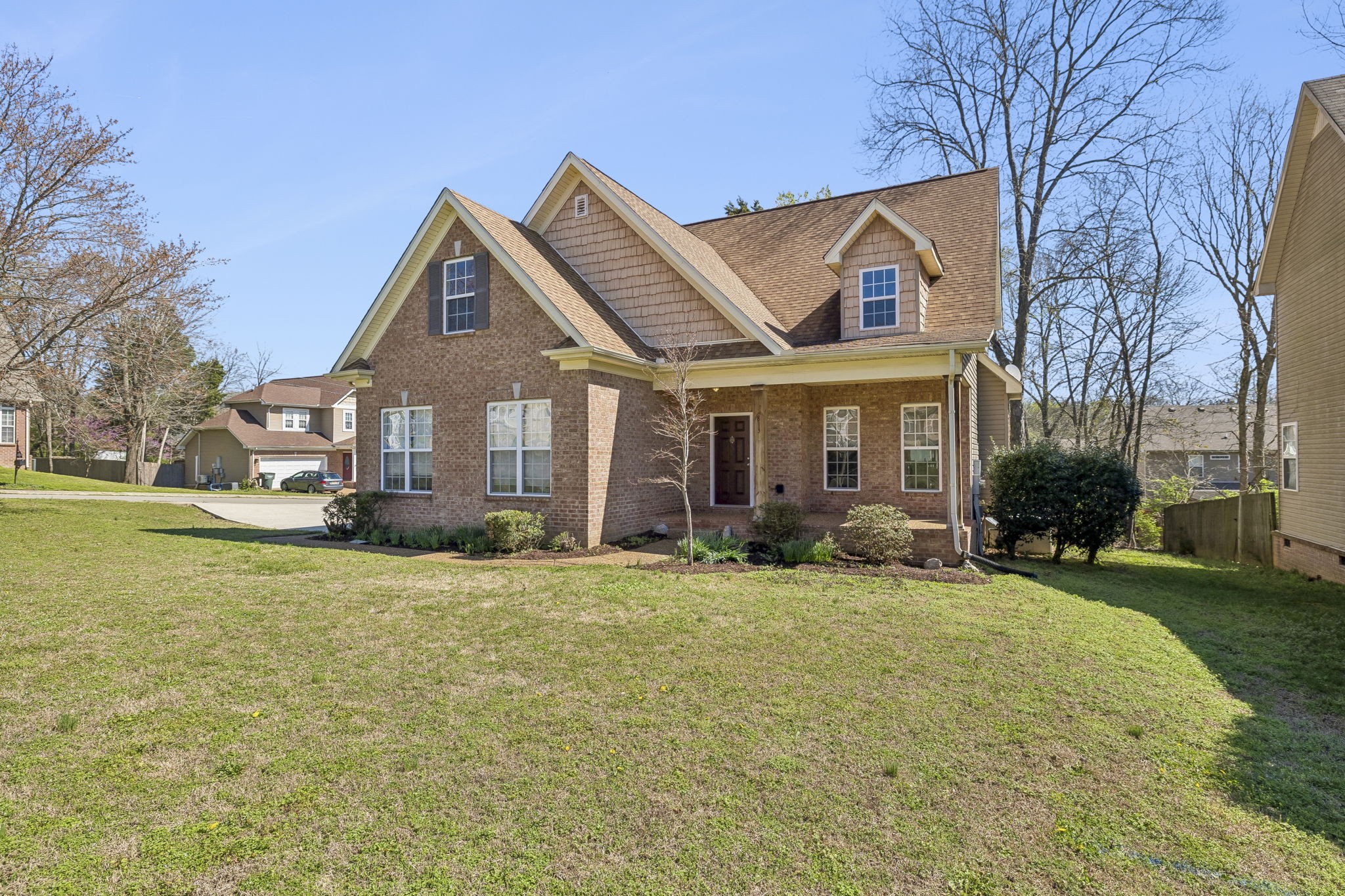 813 Royal Oaks Dr