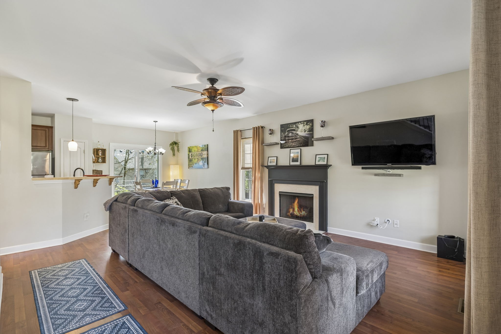 813 Royal Oaks Dr