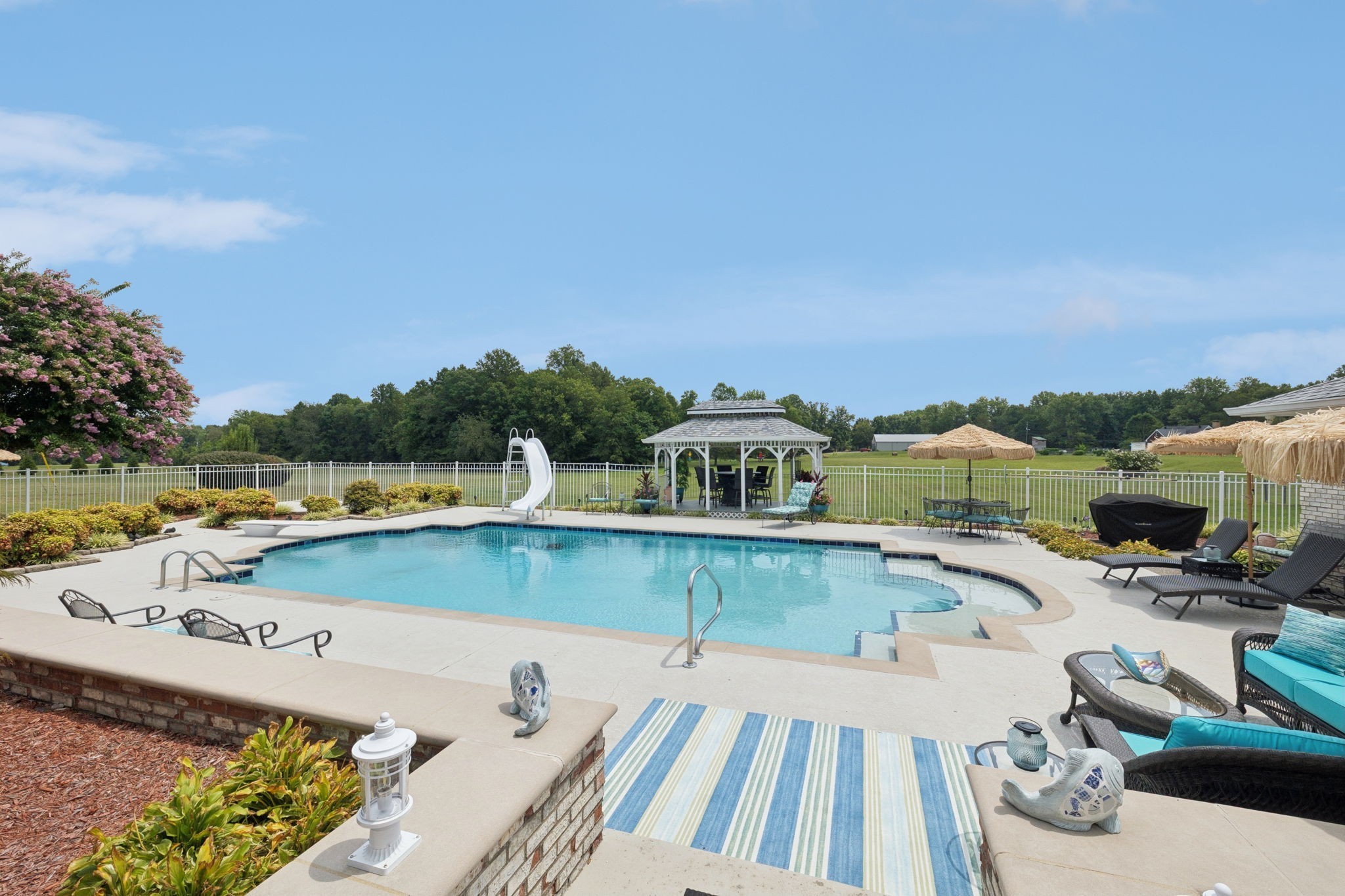 5932 Clarksville Pike