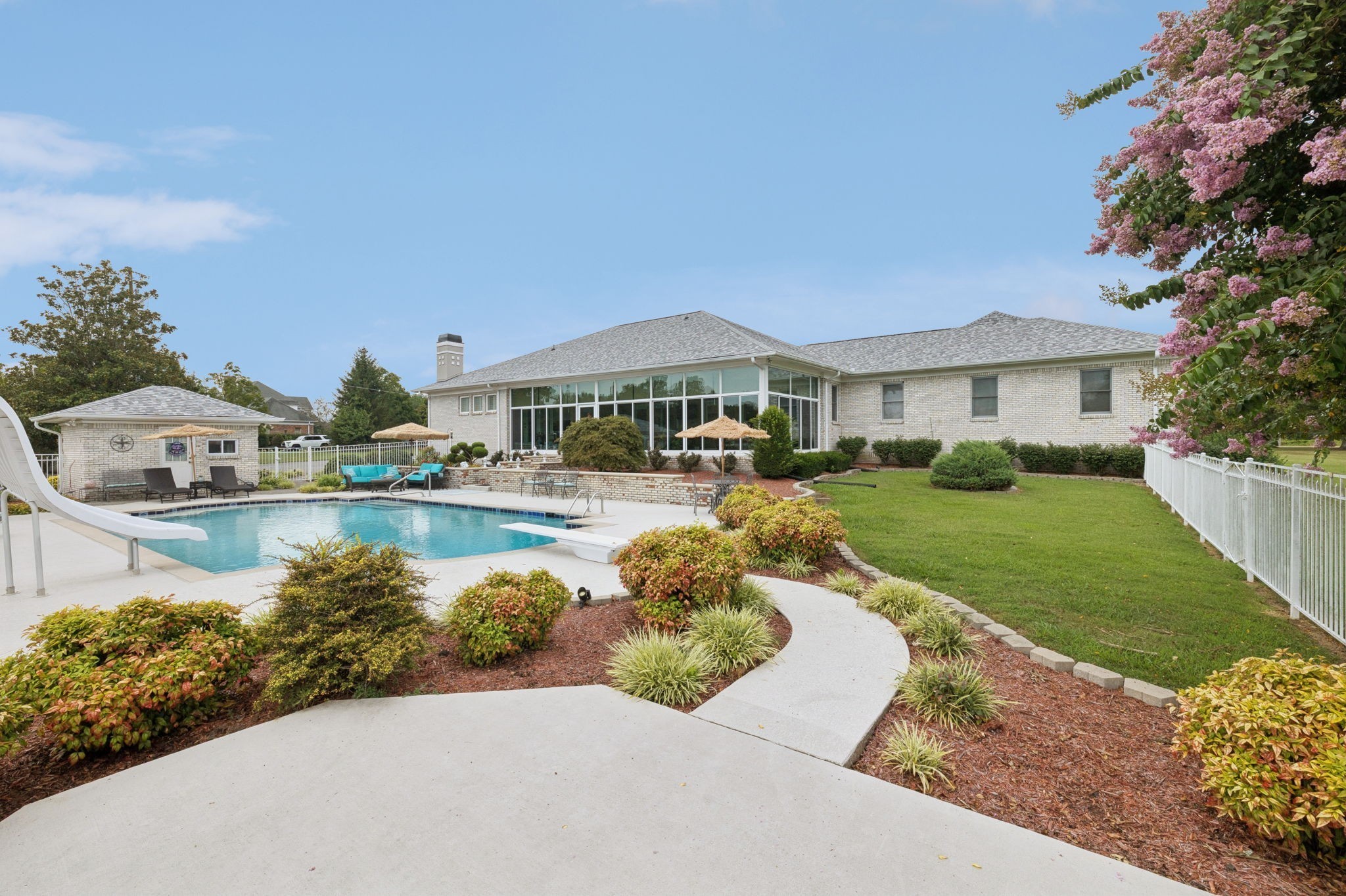 5932 Clarksville Pike
