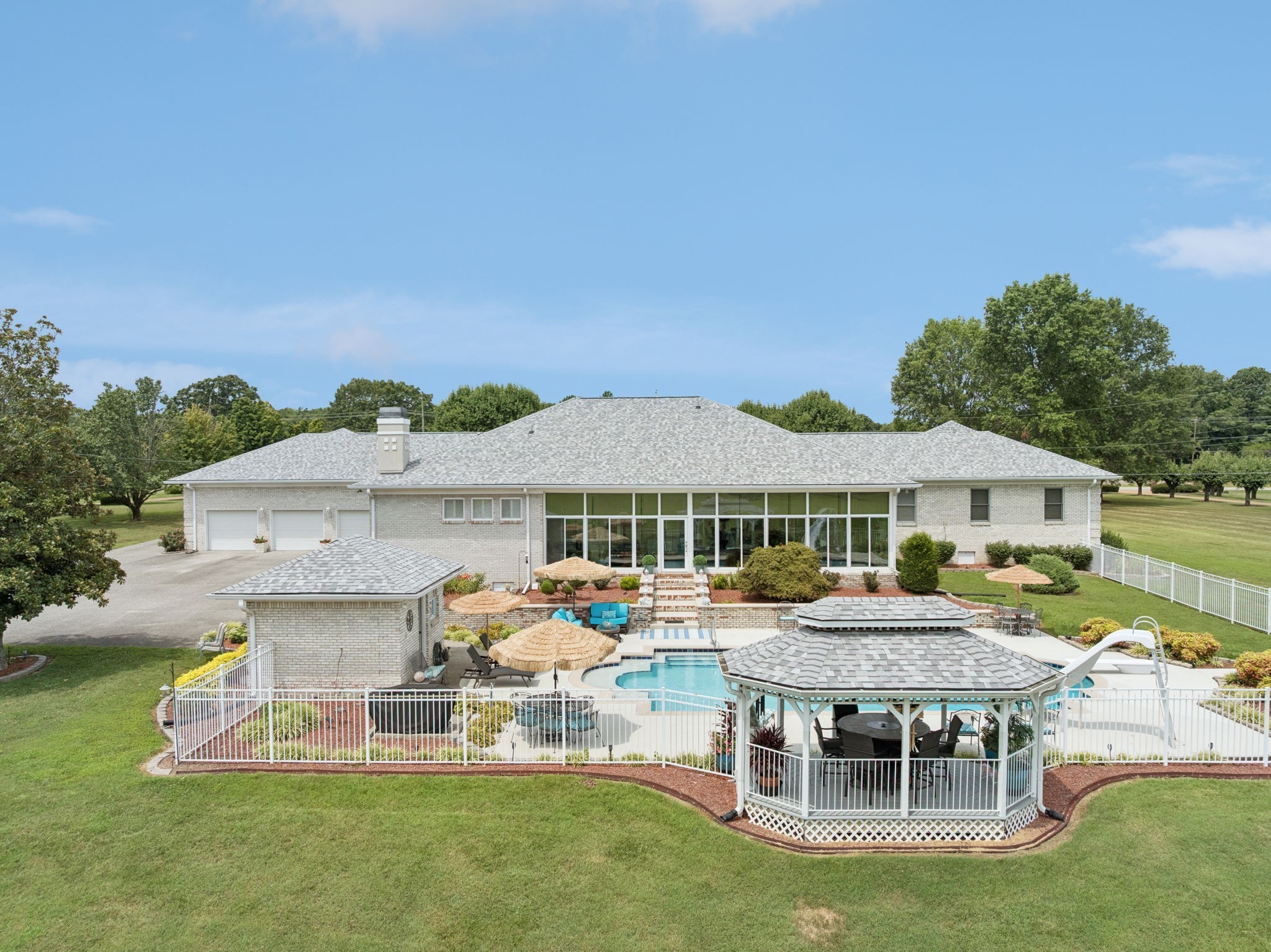 5932 Clarksville Pike