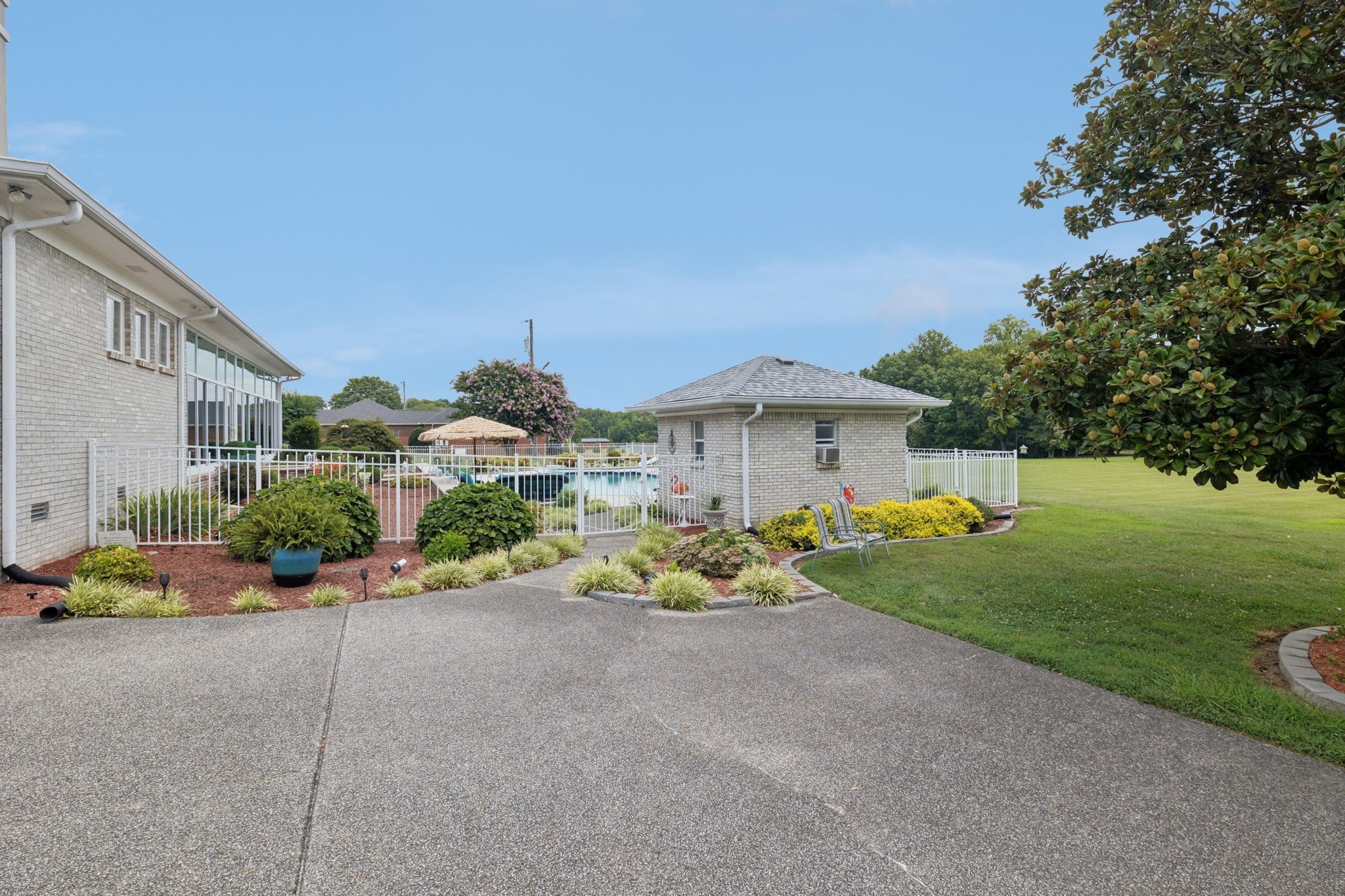 5932 Clarksville Pike