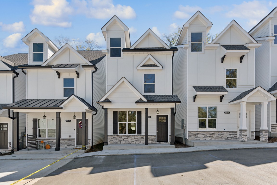 218 Carlton Ln