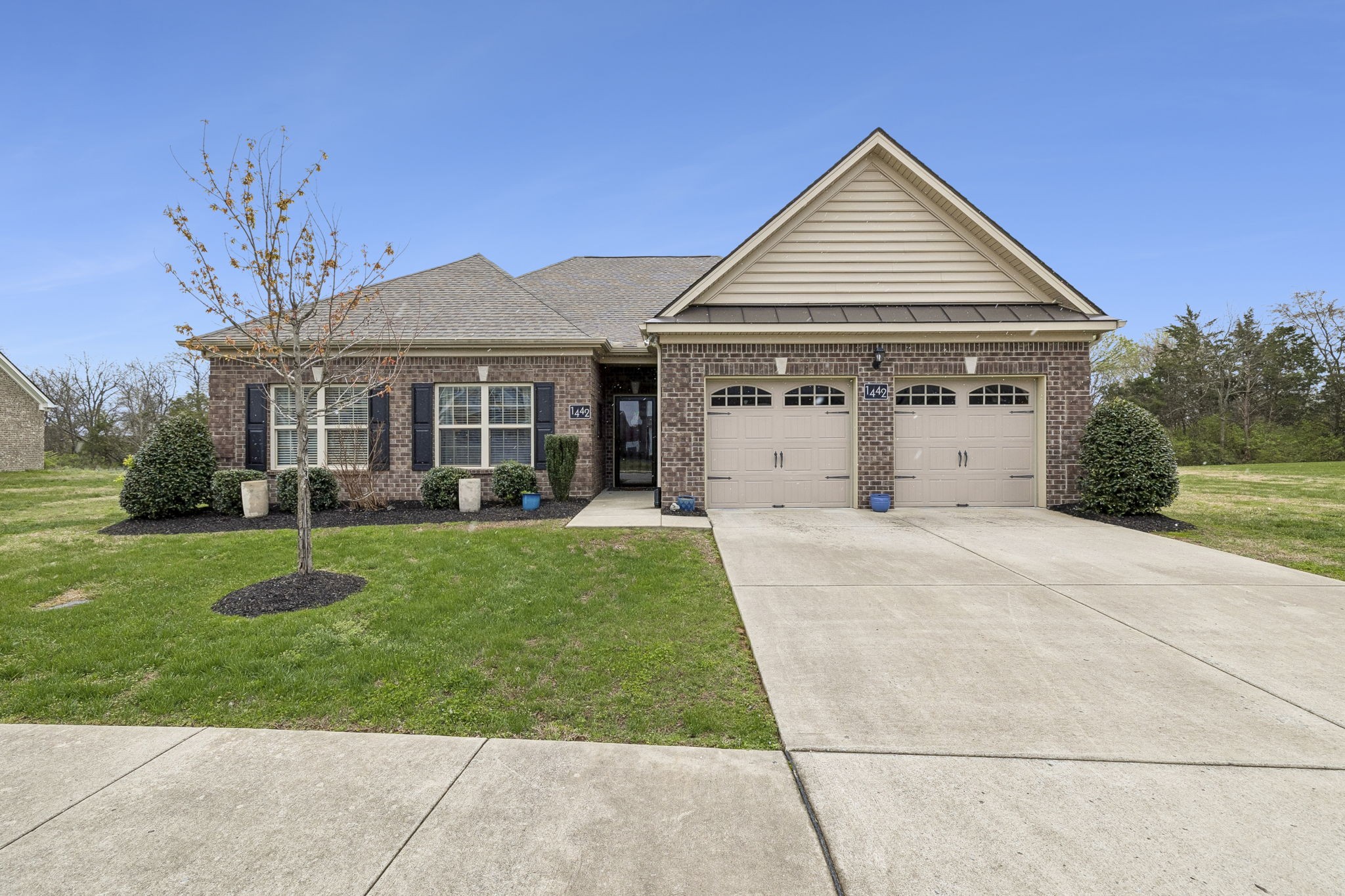 1442 Woodside Dr