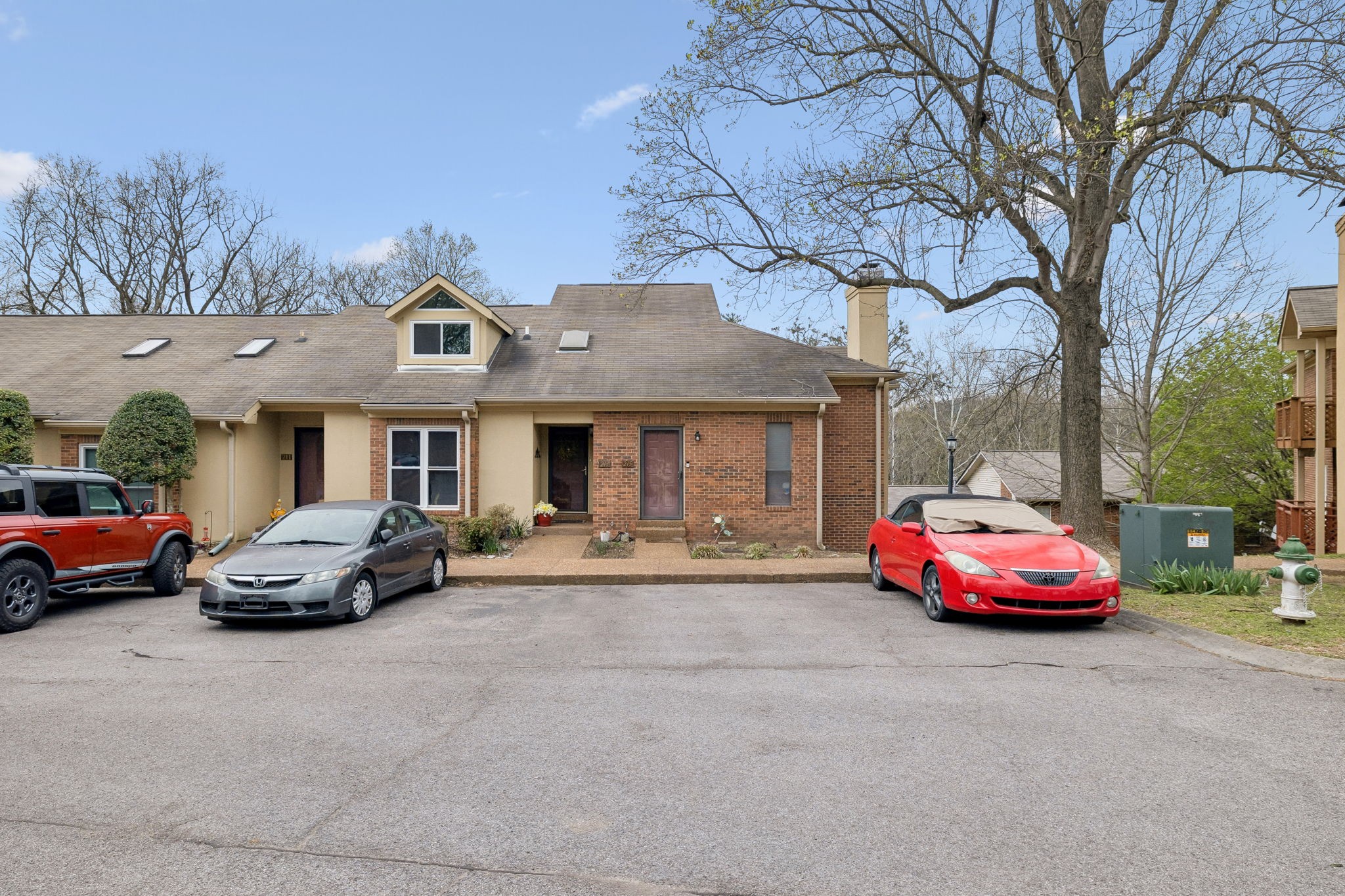213 Riverstone Ct