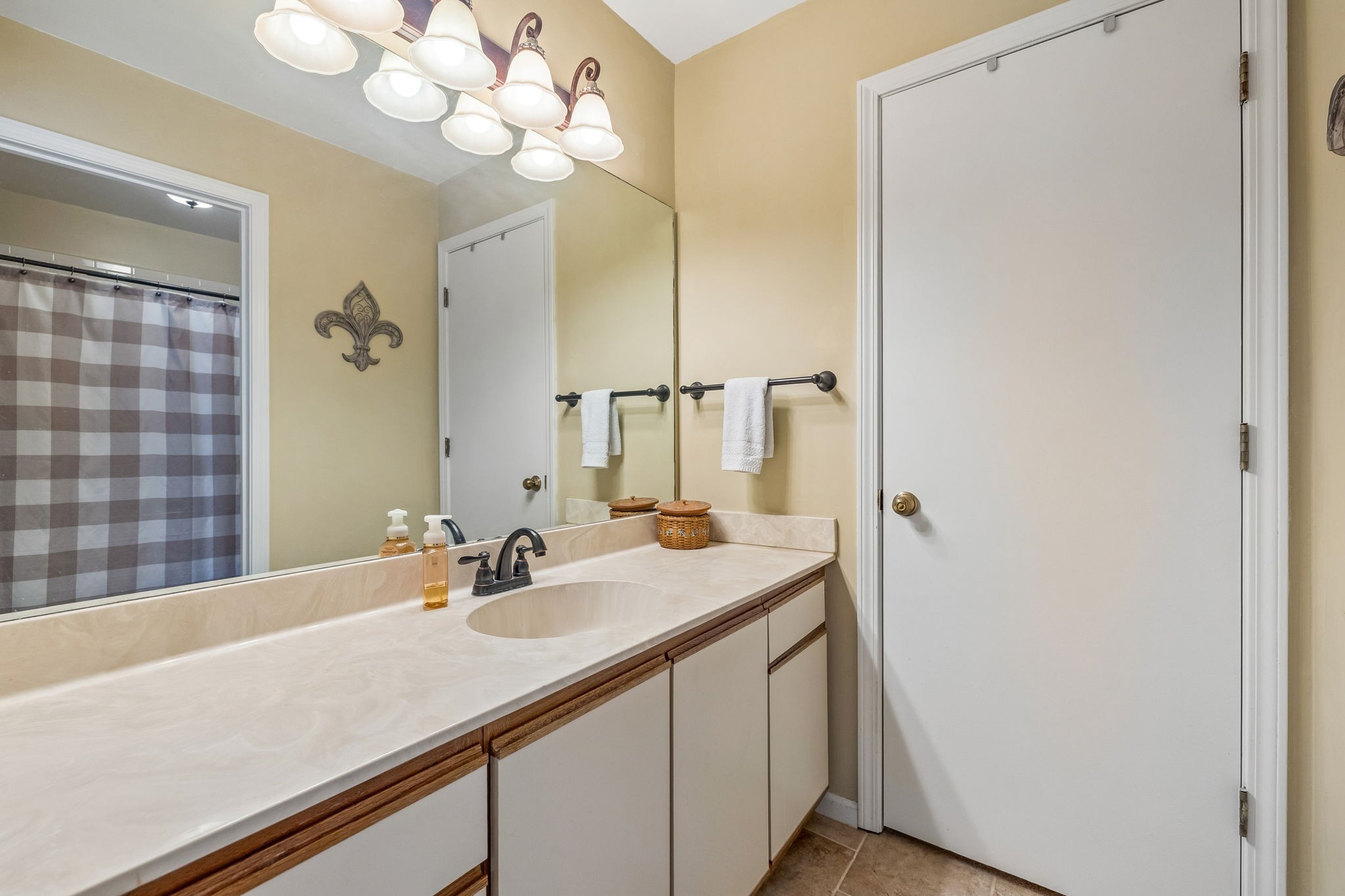 213 Riverstone Ct