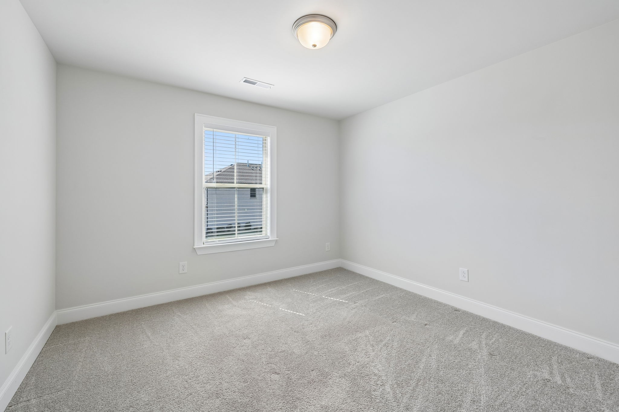 541 Weymouth Ln