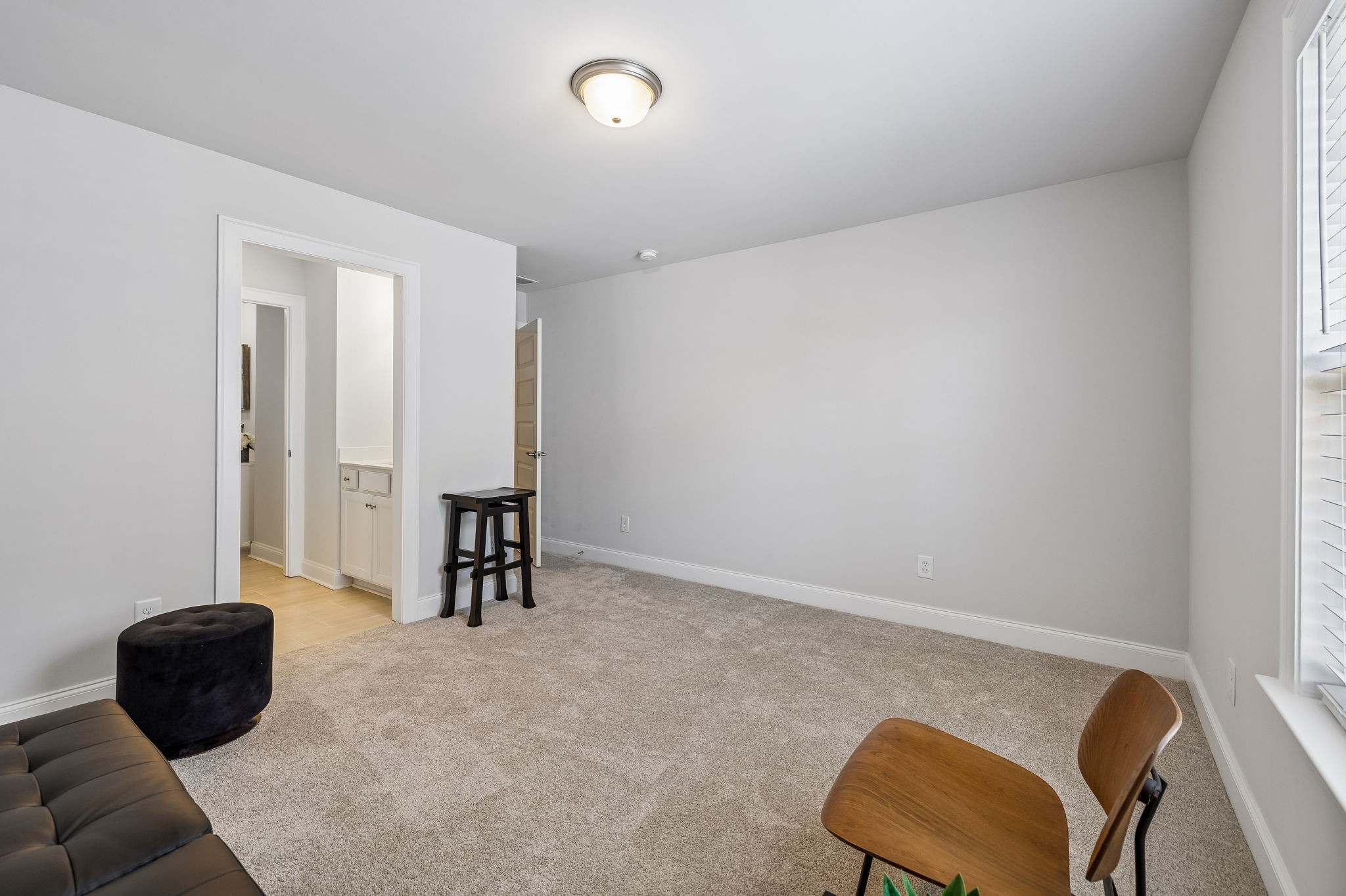 541 Weymouth Ln