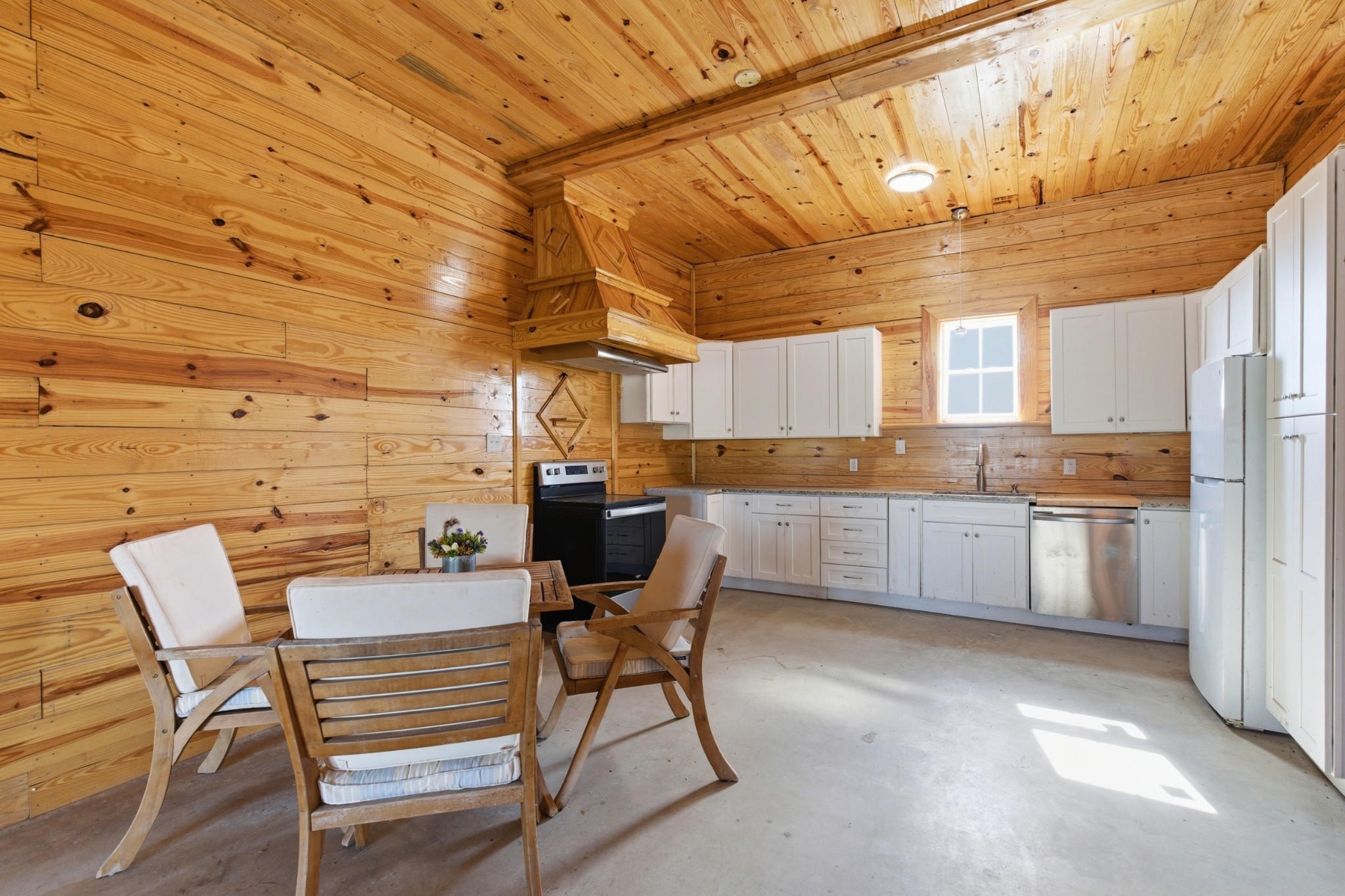 5843 Highway 41, N