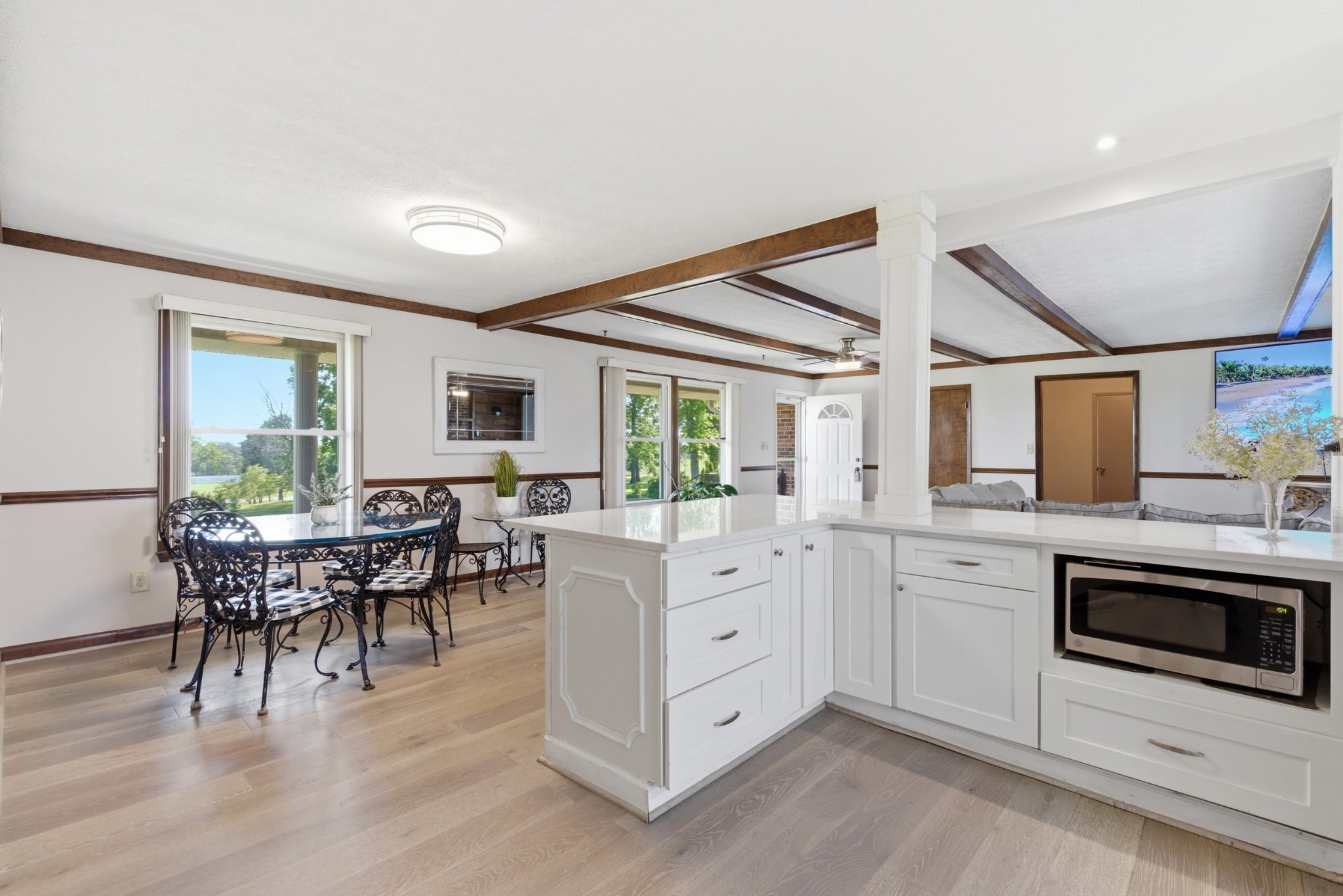 5843 Highway 41, N