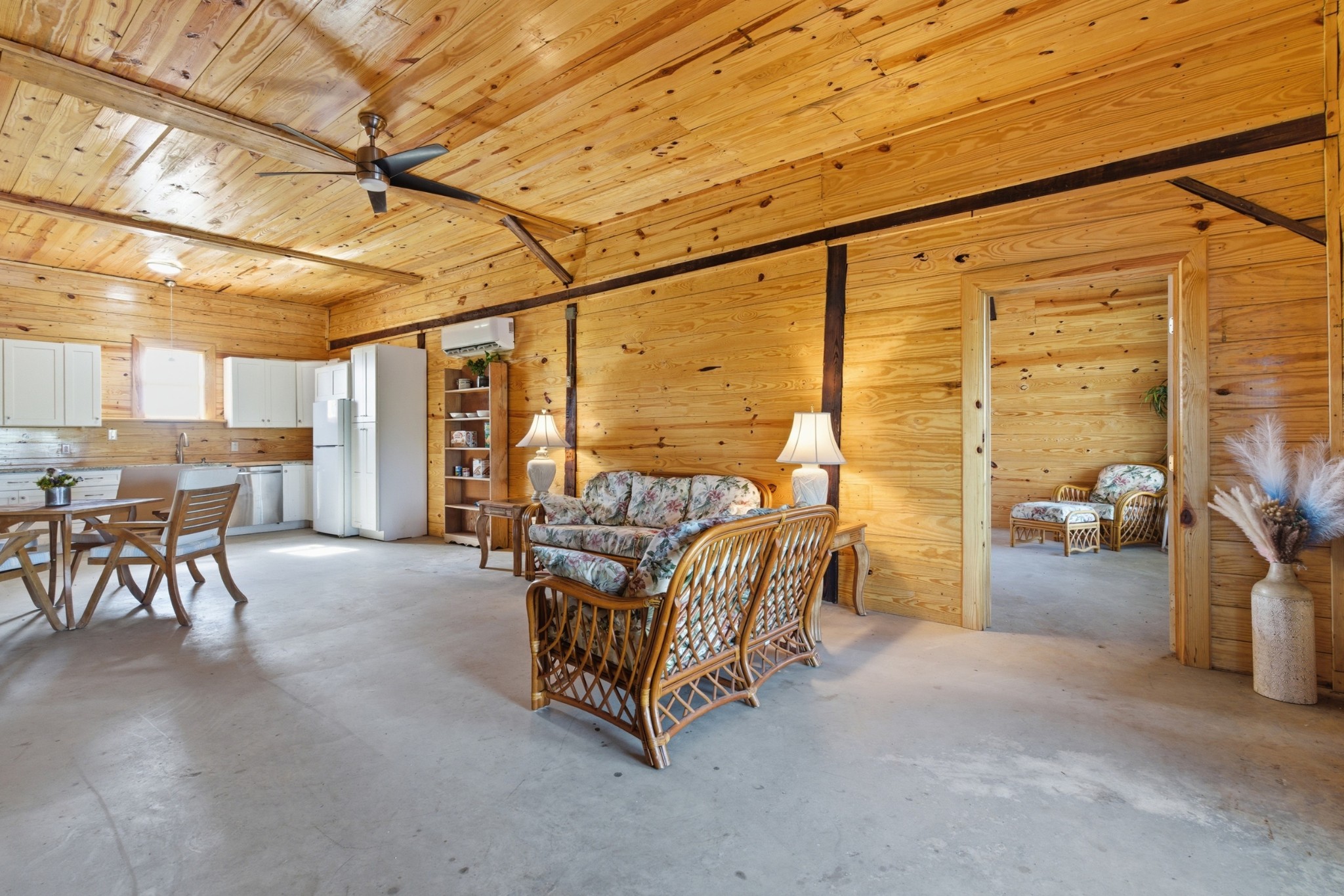 5843 Highway 41, N