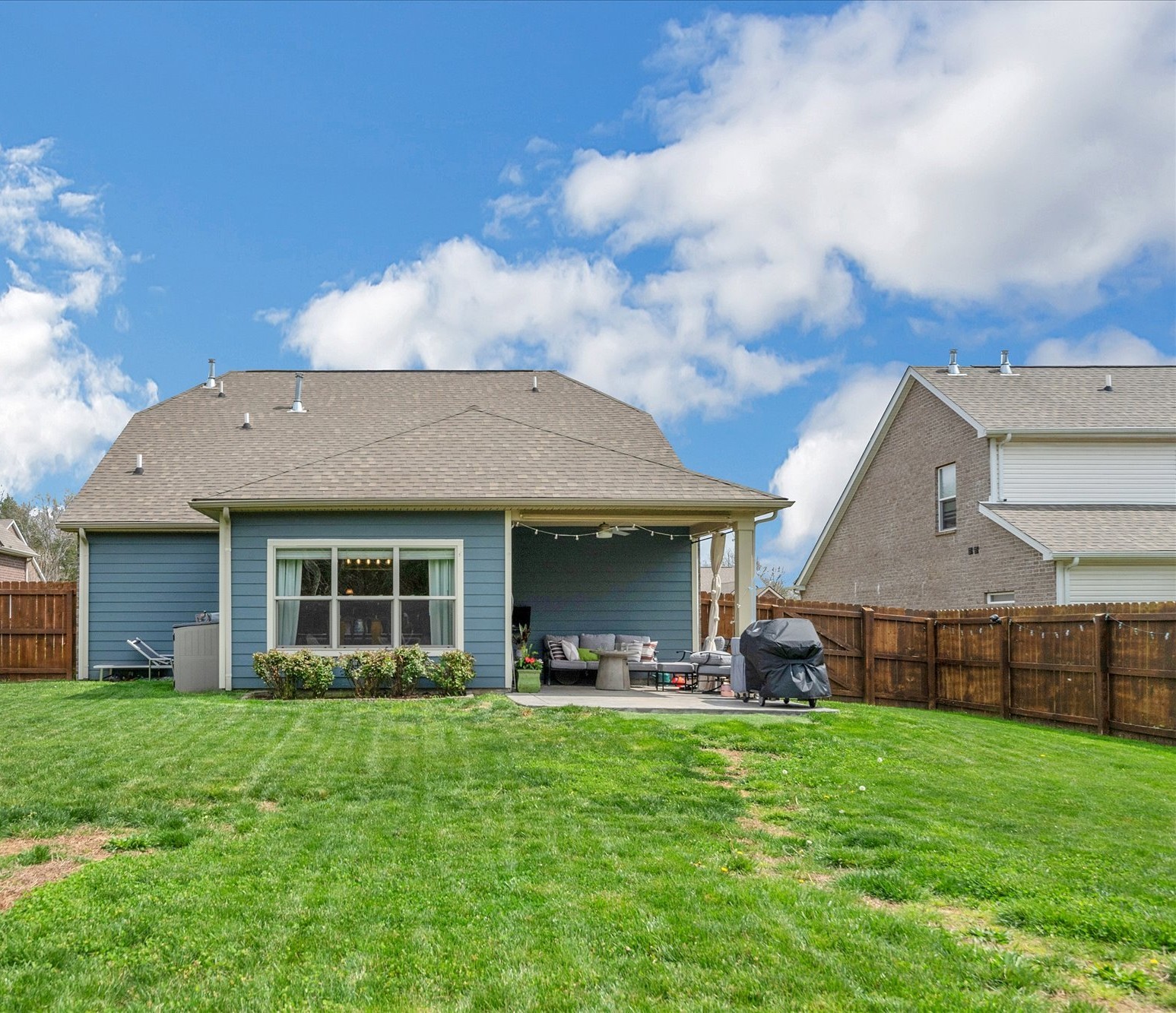 562 Oakvale Ln