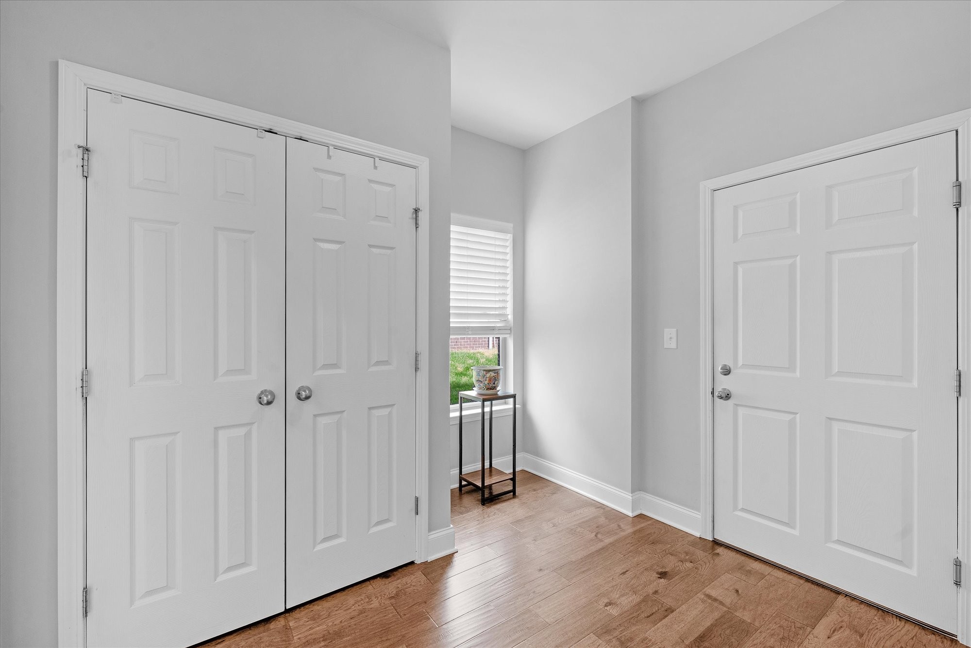 562 Oakvale Ln