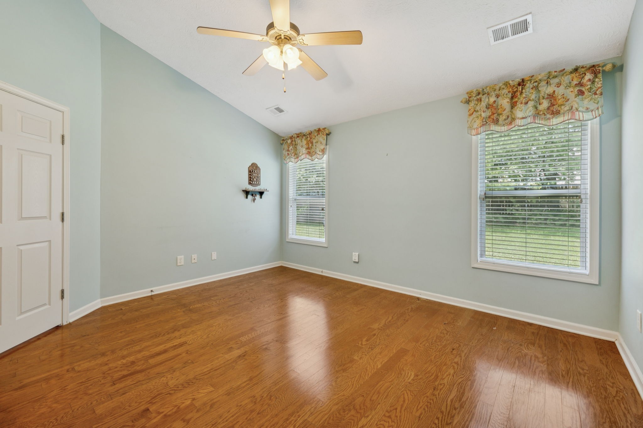 145 Plymouth Dr
