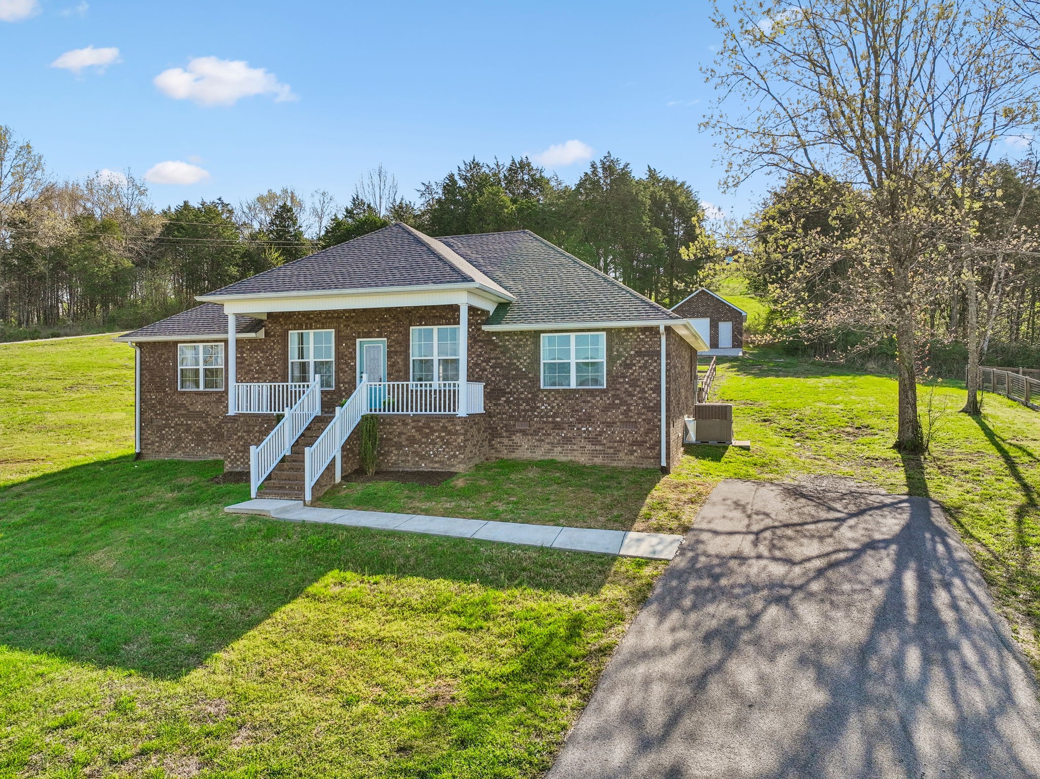 645 Bridle Path Ln