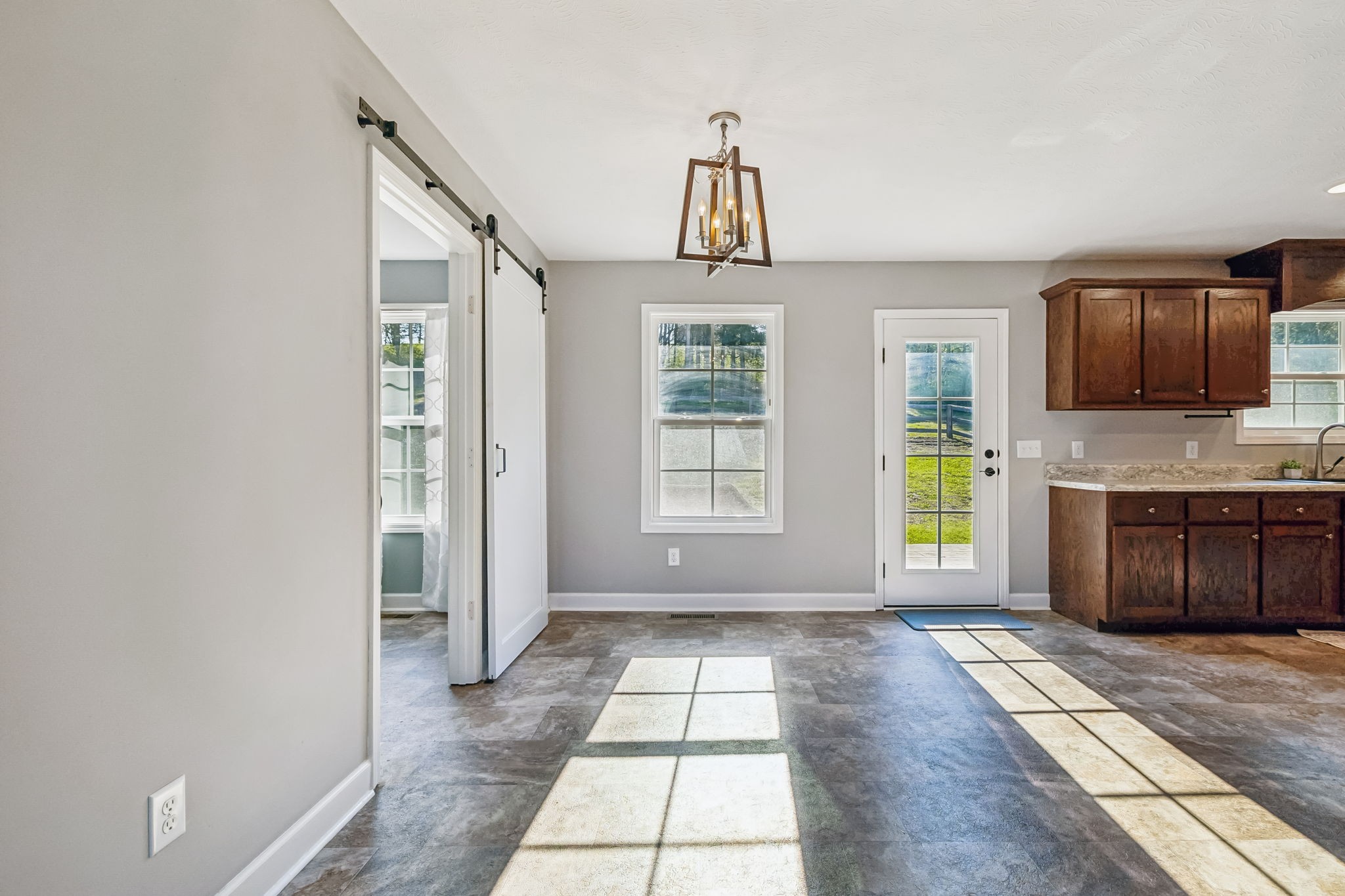 645 Bridle Path Ln