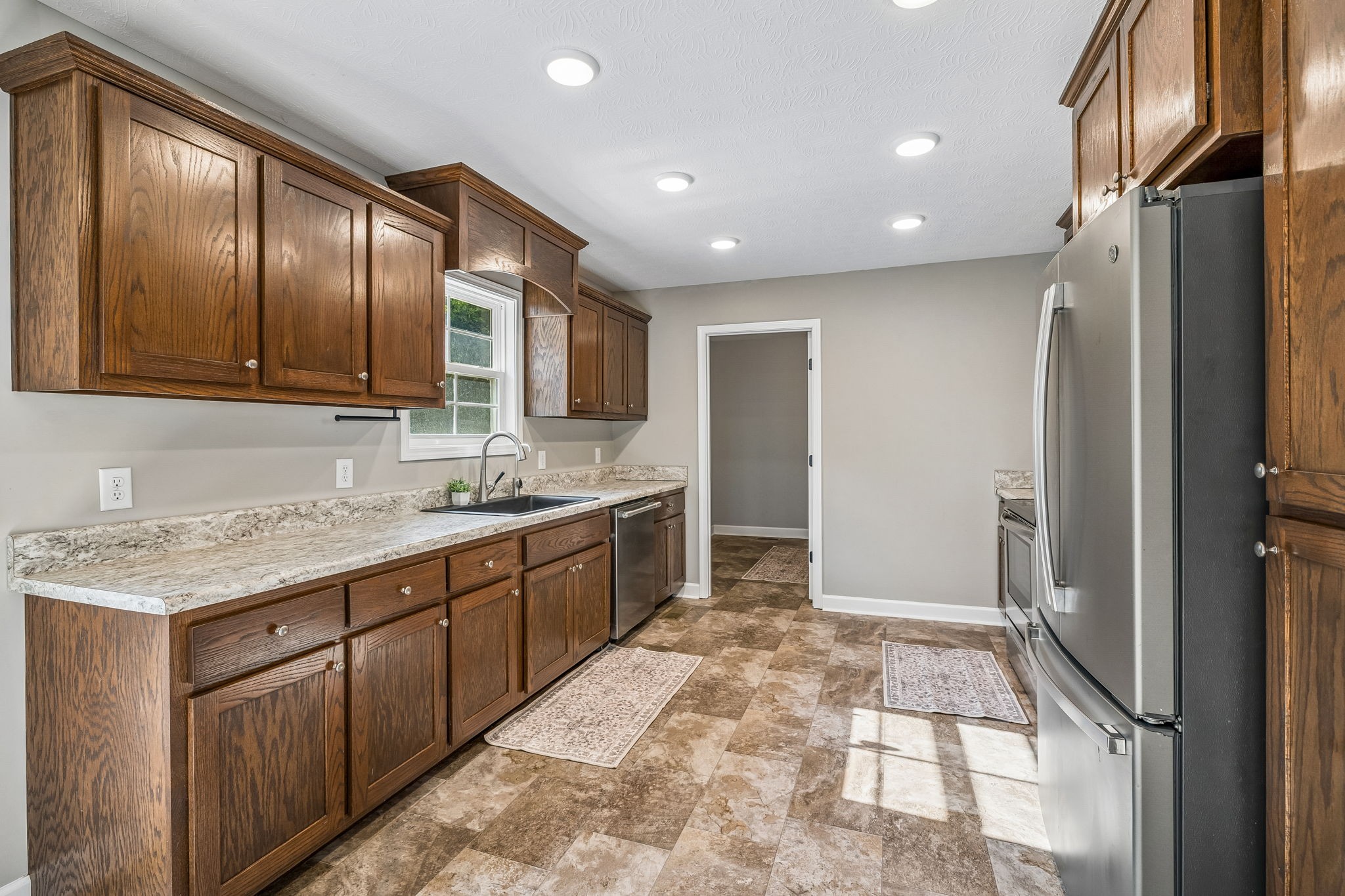 645 Bridle Path Ln