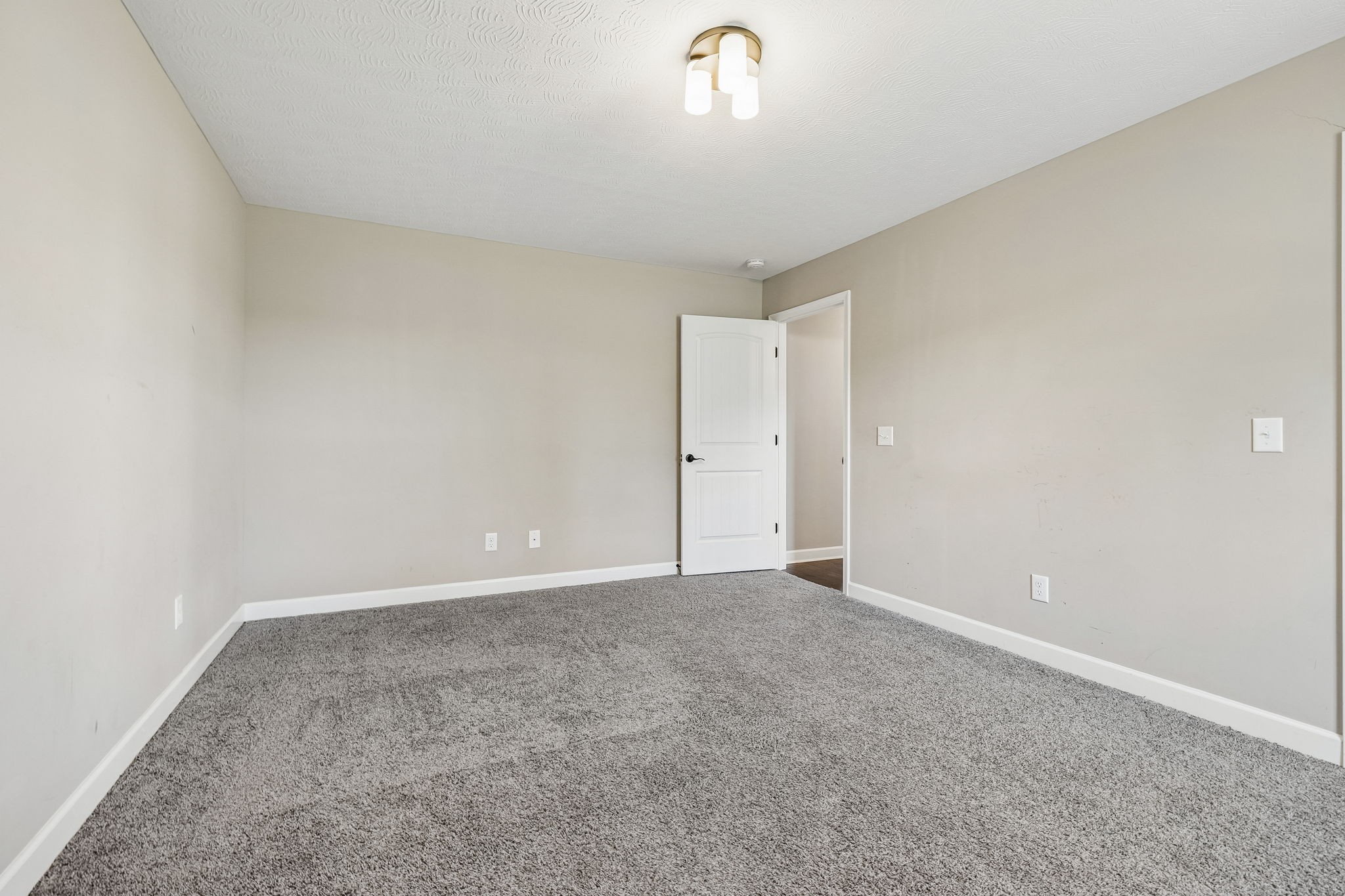 645 Bridle Path Ln
