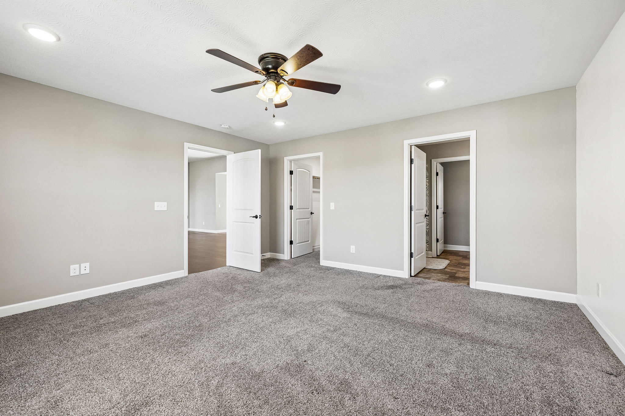 645 Bridle Path Ln
