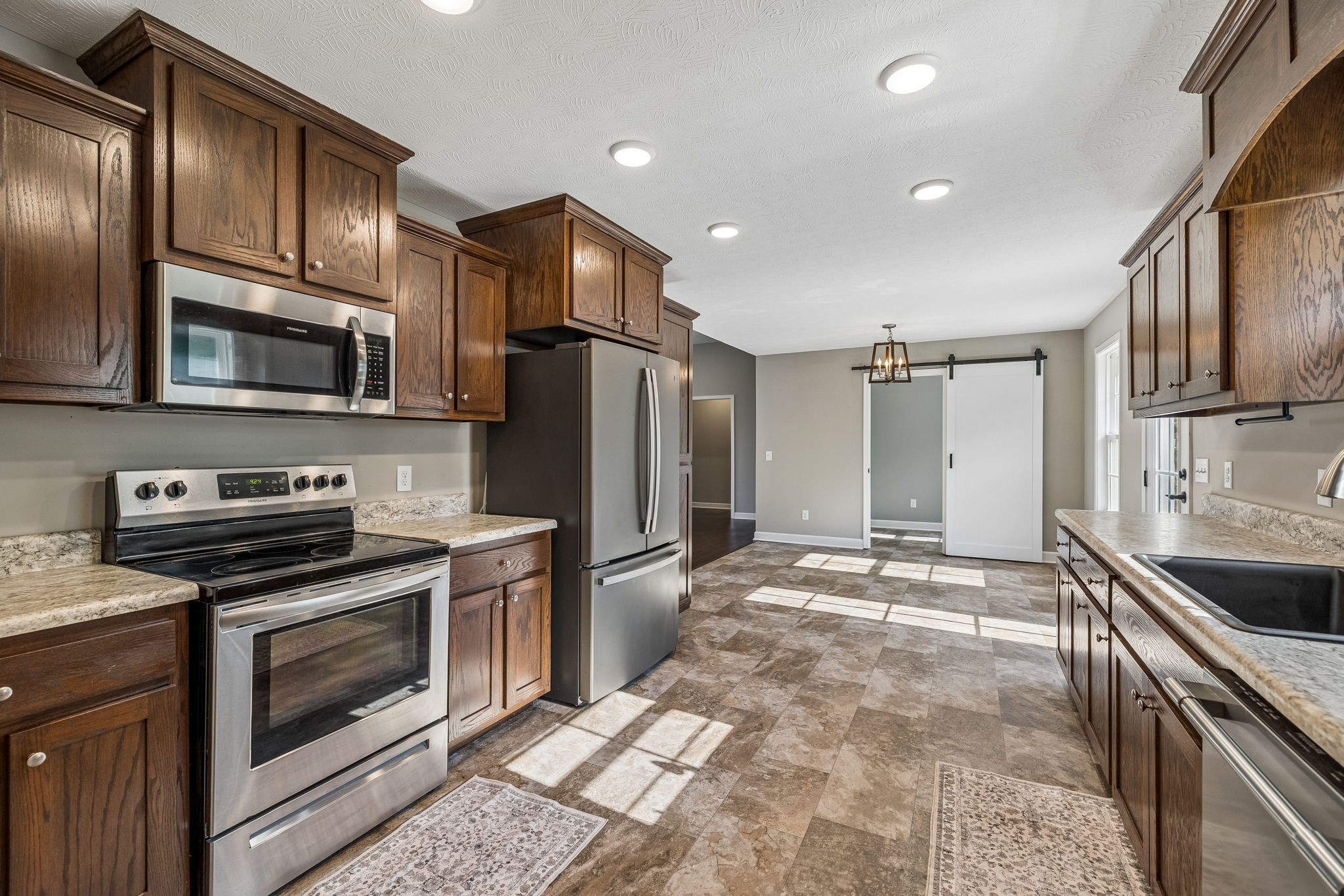 645 Bridle Path Ln