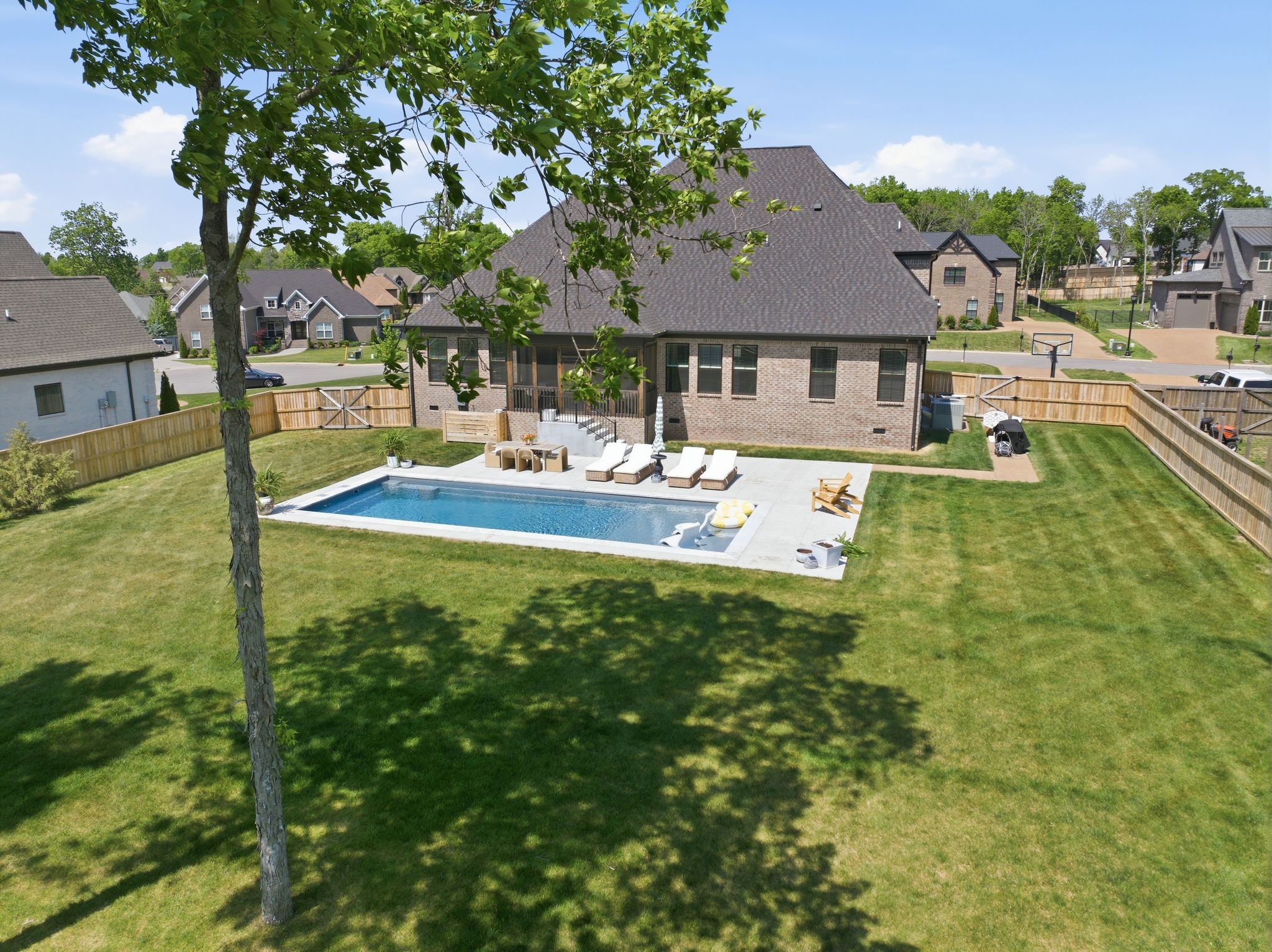2605 Oxford Pl