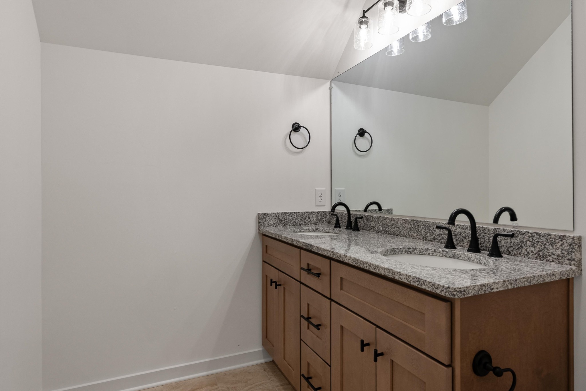 1000 Bryan St Unit: B