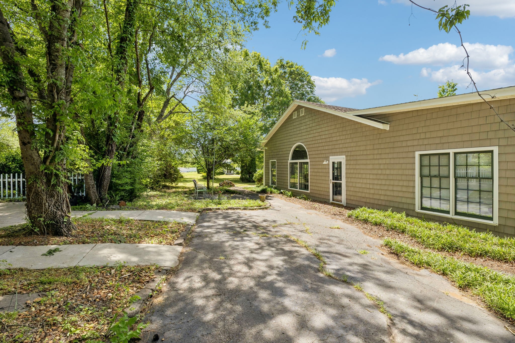 2836 Academy Rd
