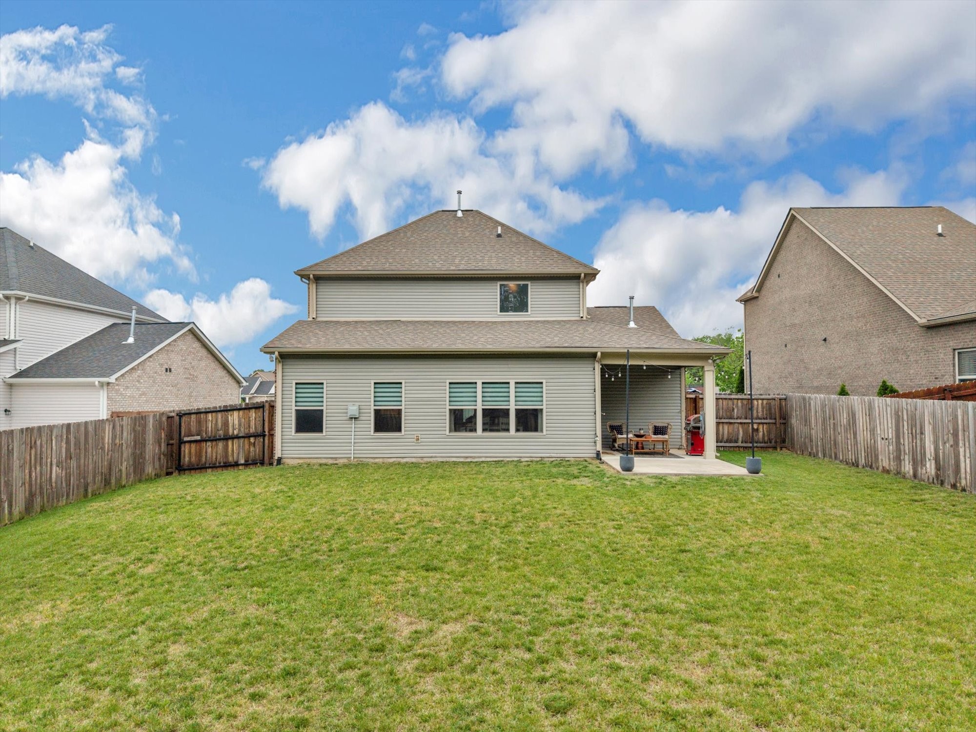 585 Oakvale Ln