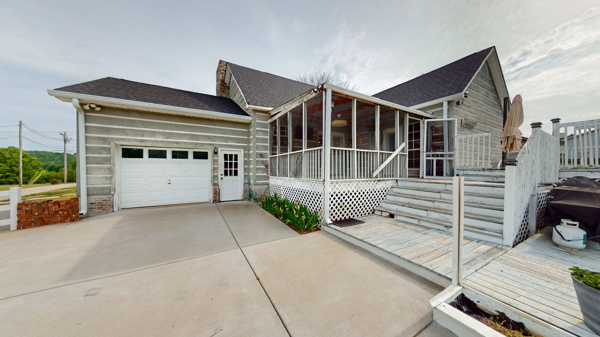 886 Chicken Rd