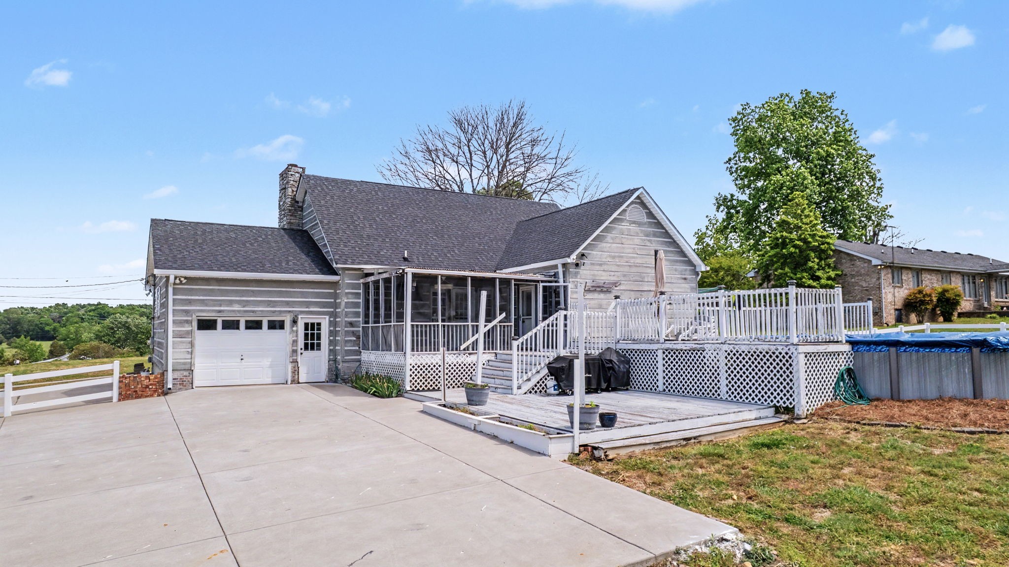 886 Chicken Rd