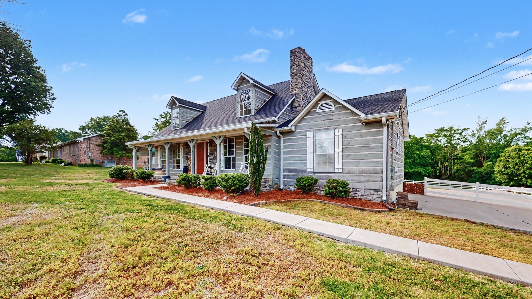 886 Chicken Rd