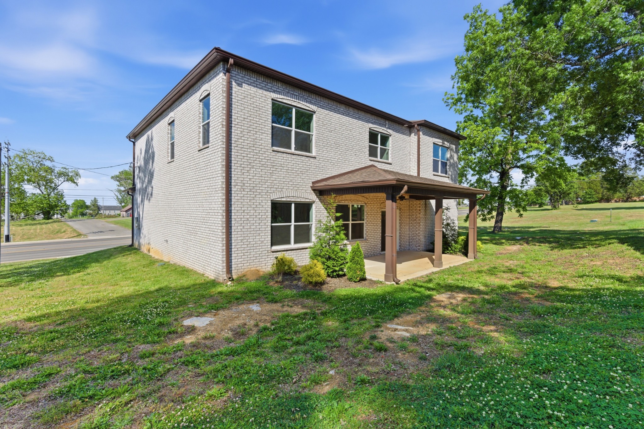 1760 W Main St