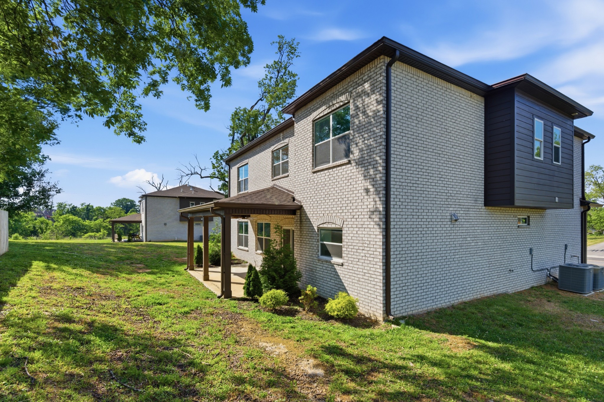 1760 W Main St