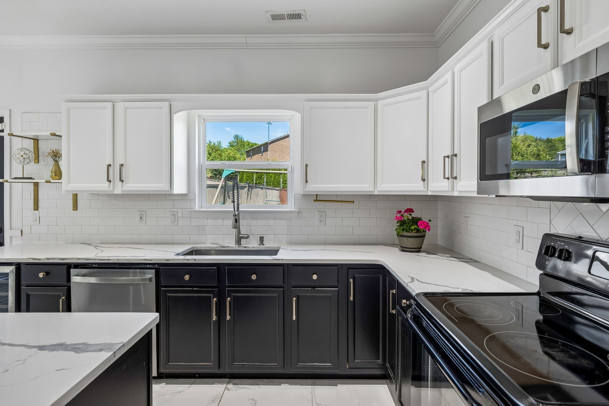 3443 Blackberry Ln
