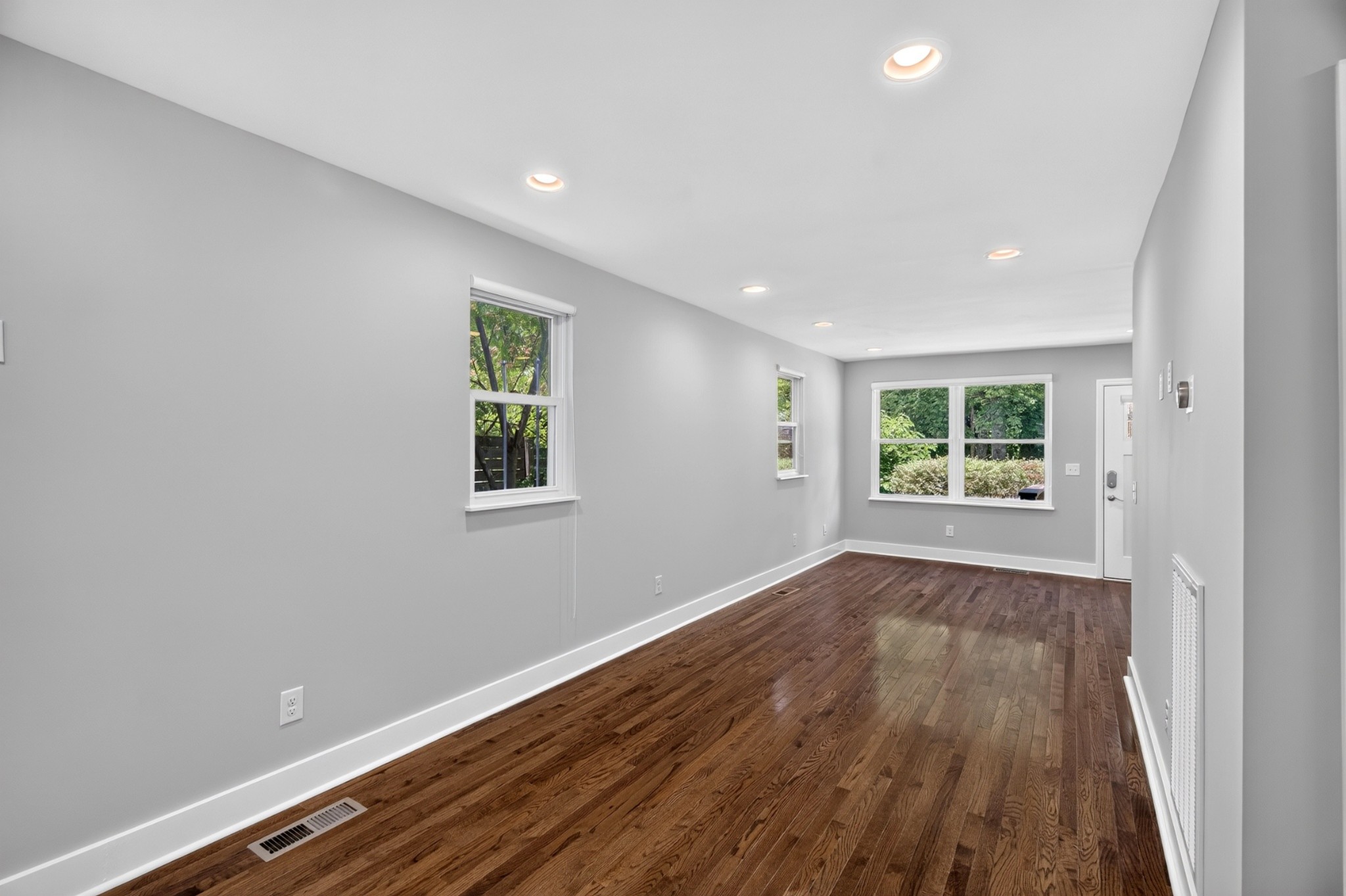 870 W Sharpe Ave