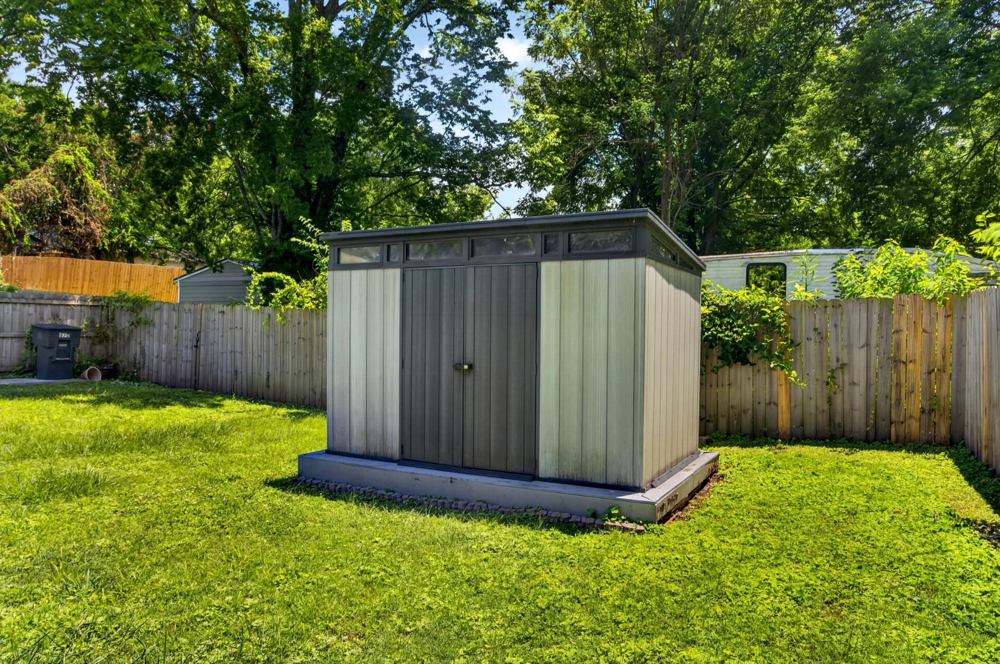 870 W Sharpe Ave