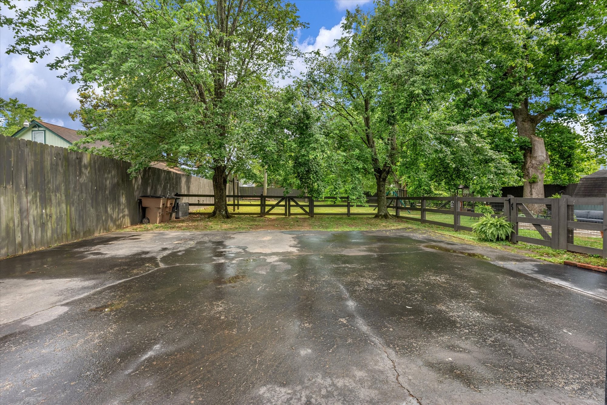 2809 Emery Dr