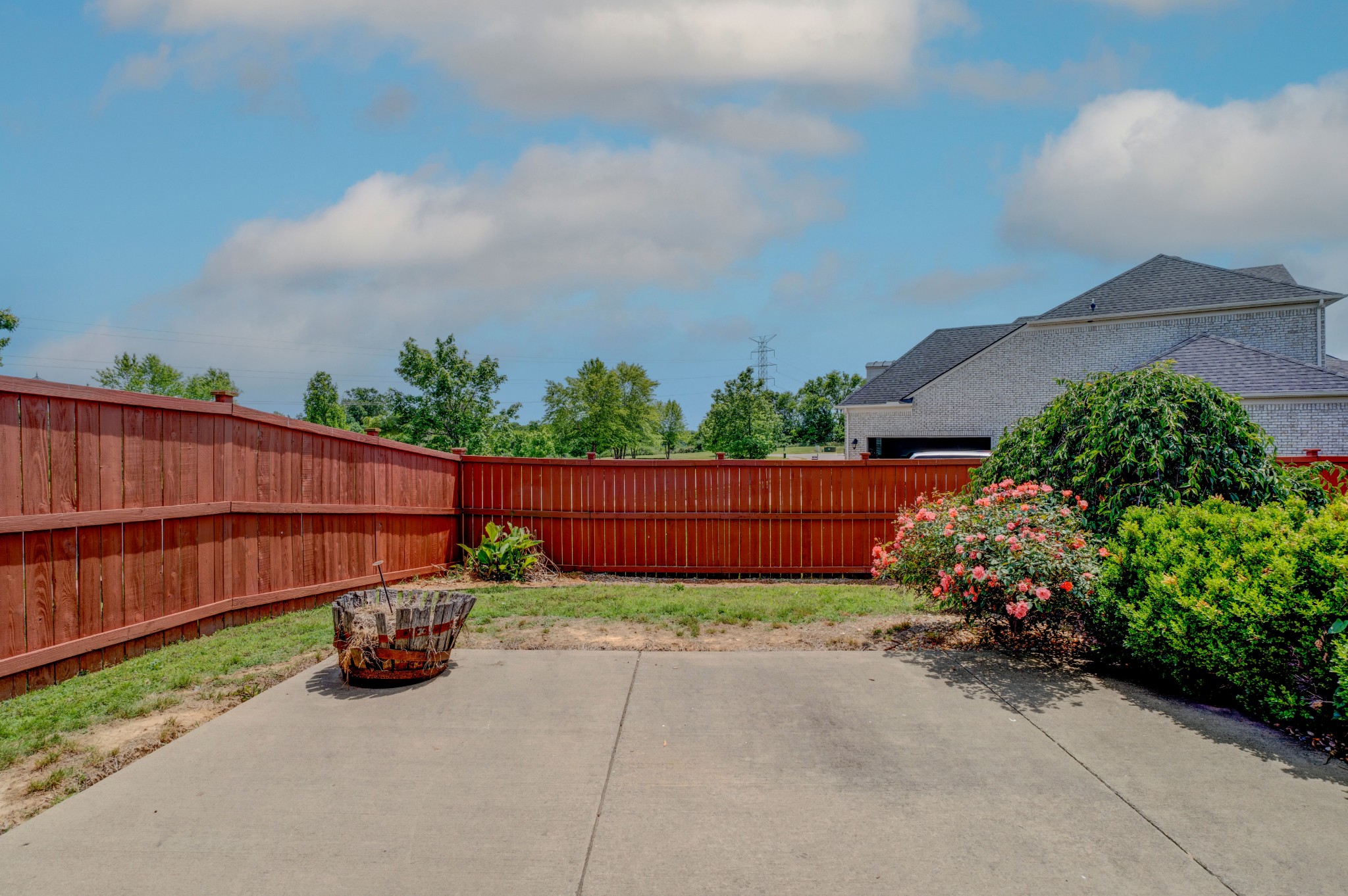 2001 Oliver Dr