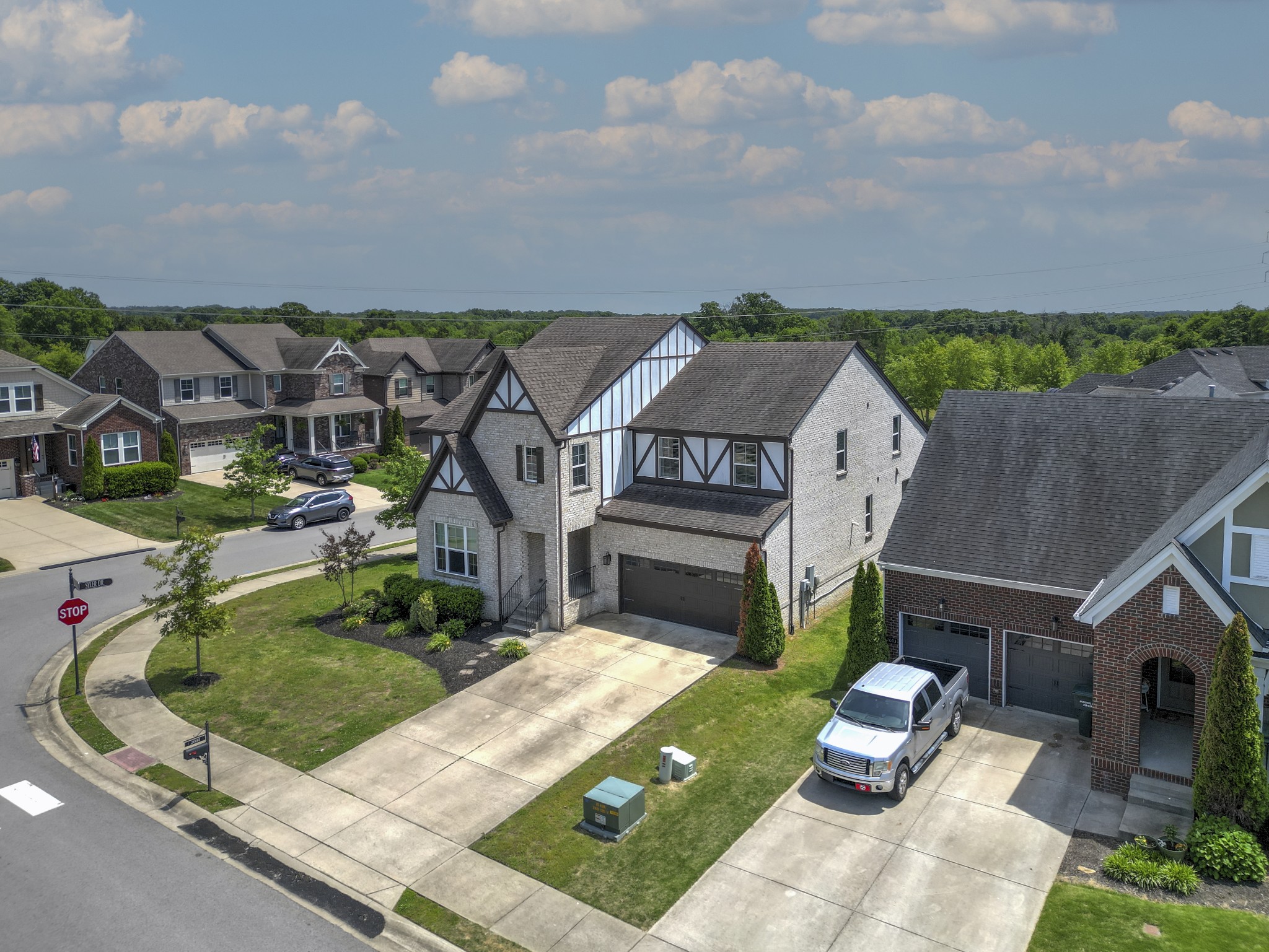 2001 Oliver Dr