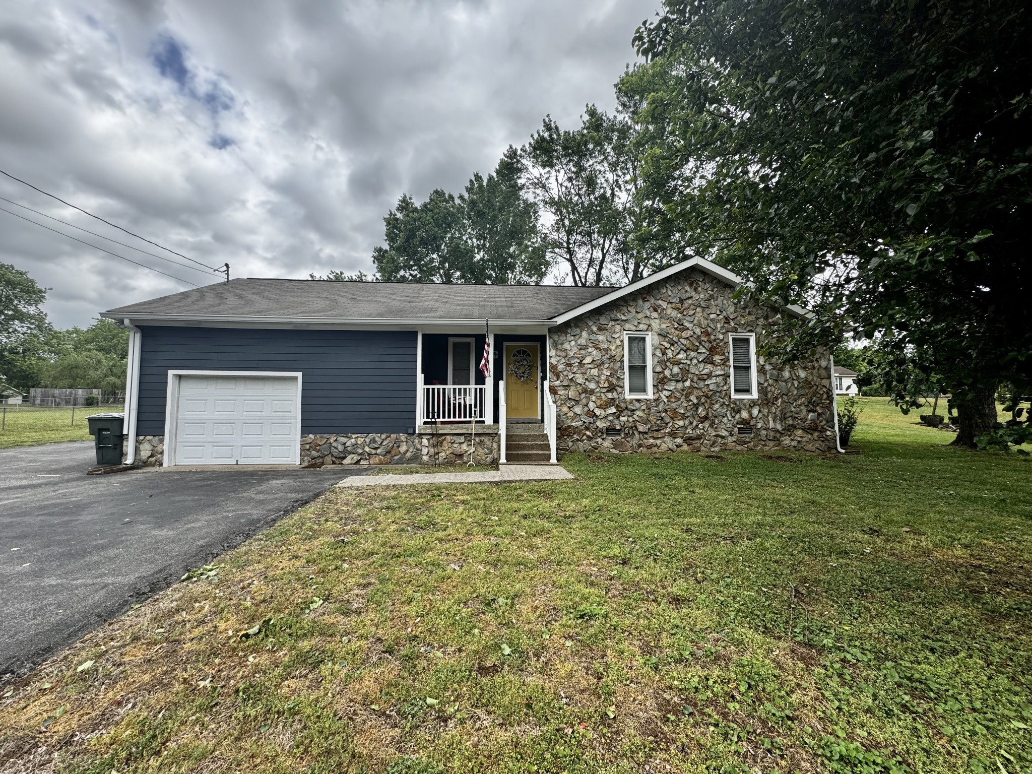 940 Denise Dr